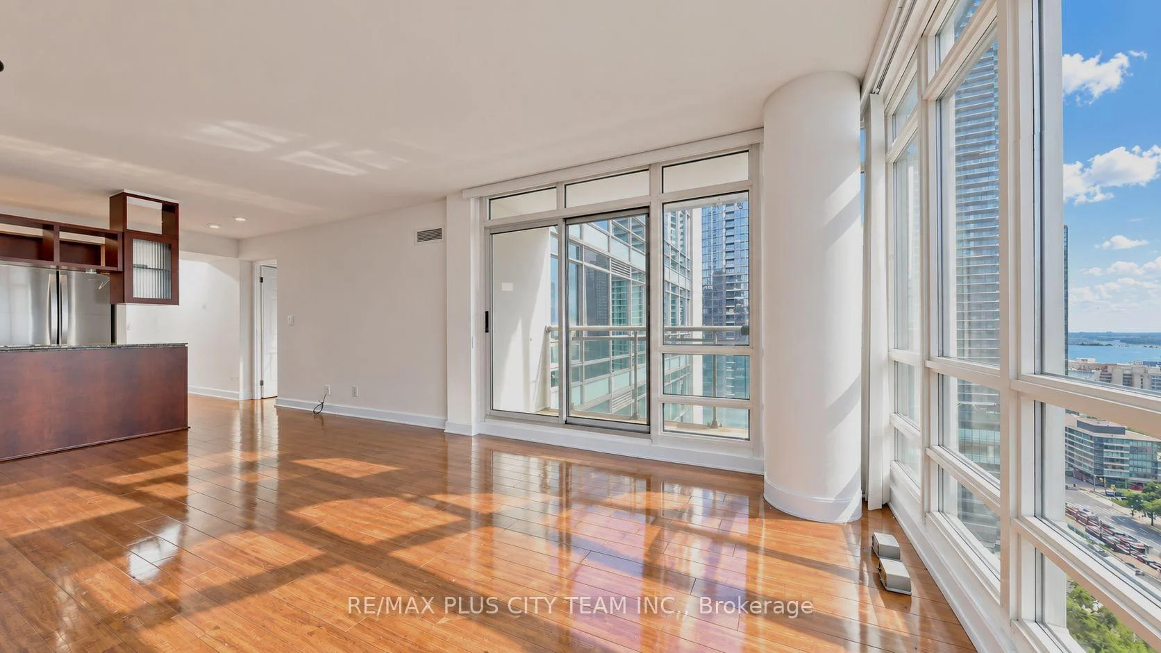 Photo 17 of Unit 3011, 381 Front Street W, Toronto, Waterfront Communities — HOMEH