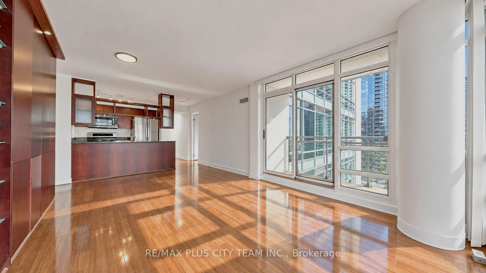 Photo 25 of Unit 3011, 381 Front Street W, Toronto, Waterfront Communities — HOMEH