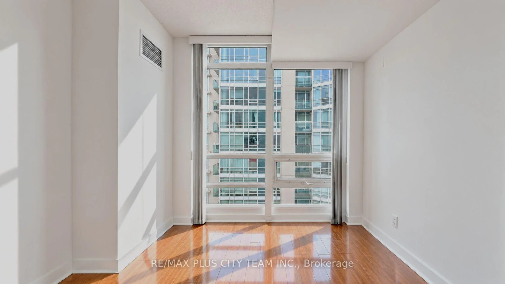 Photo 74 of Unit 3011, 381 Front Street W, Toronto, Waterfront Communities — HOMEH