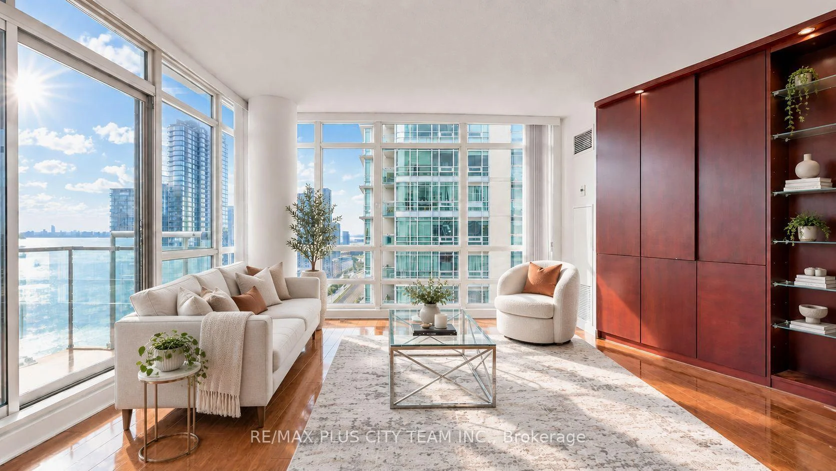 Photo 4 of Unit 3011, 381 Front Street W, Toronto, Waterfront Communities — HOMEH