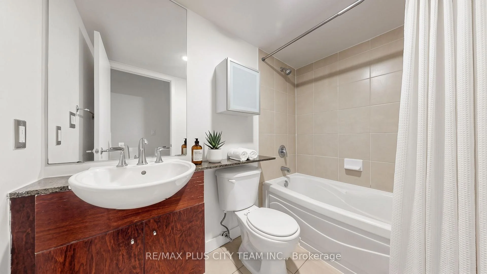 Photo 42 of Unit 3011, 381 Front Street W, Toronto, Waterfront Communities — HOMEH