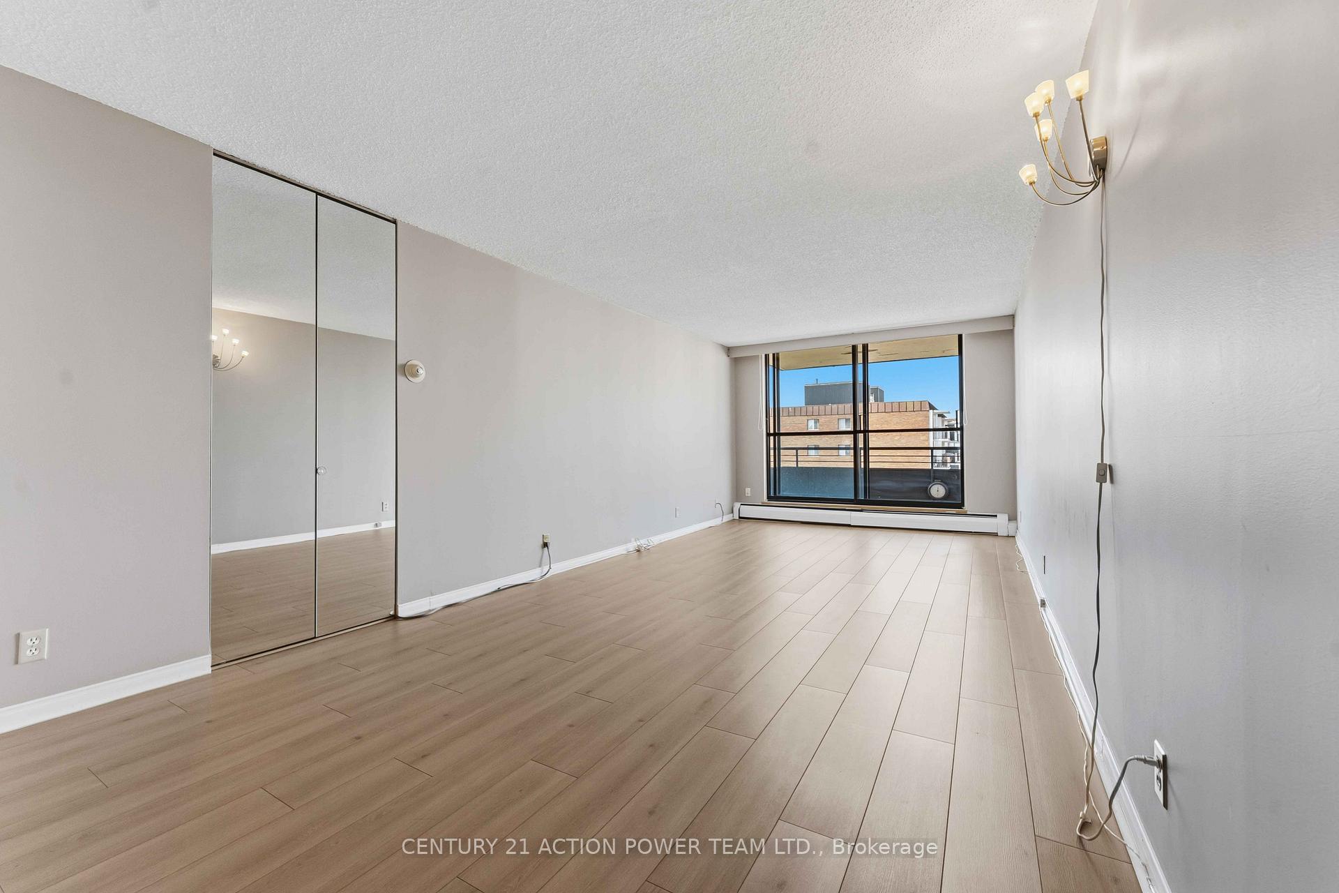 Photo 12 of Unit 903, 505 St Laurent Boulevard, Ottawa, Viscount Alexander Park — HOMEH