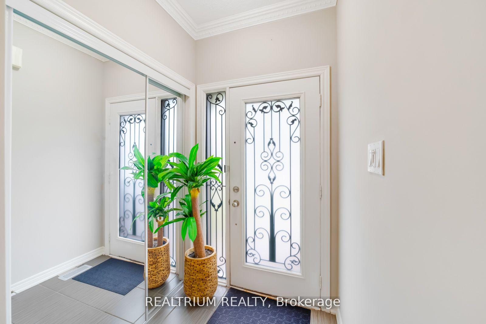 Photo 3 of 282 Sandale Road, Whitchurch-Stouffville, Stouffville — HOMEH