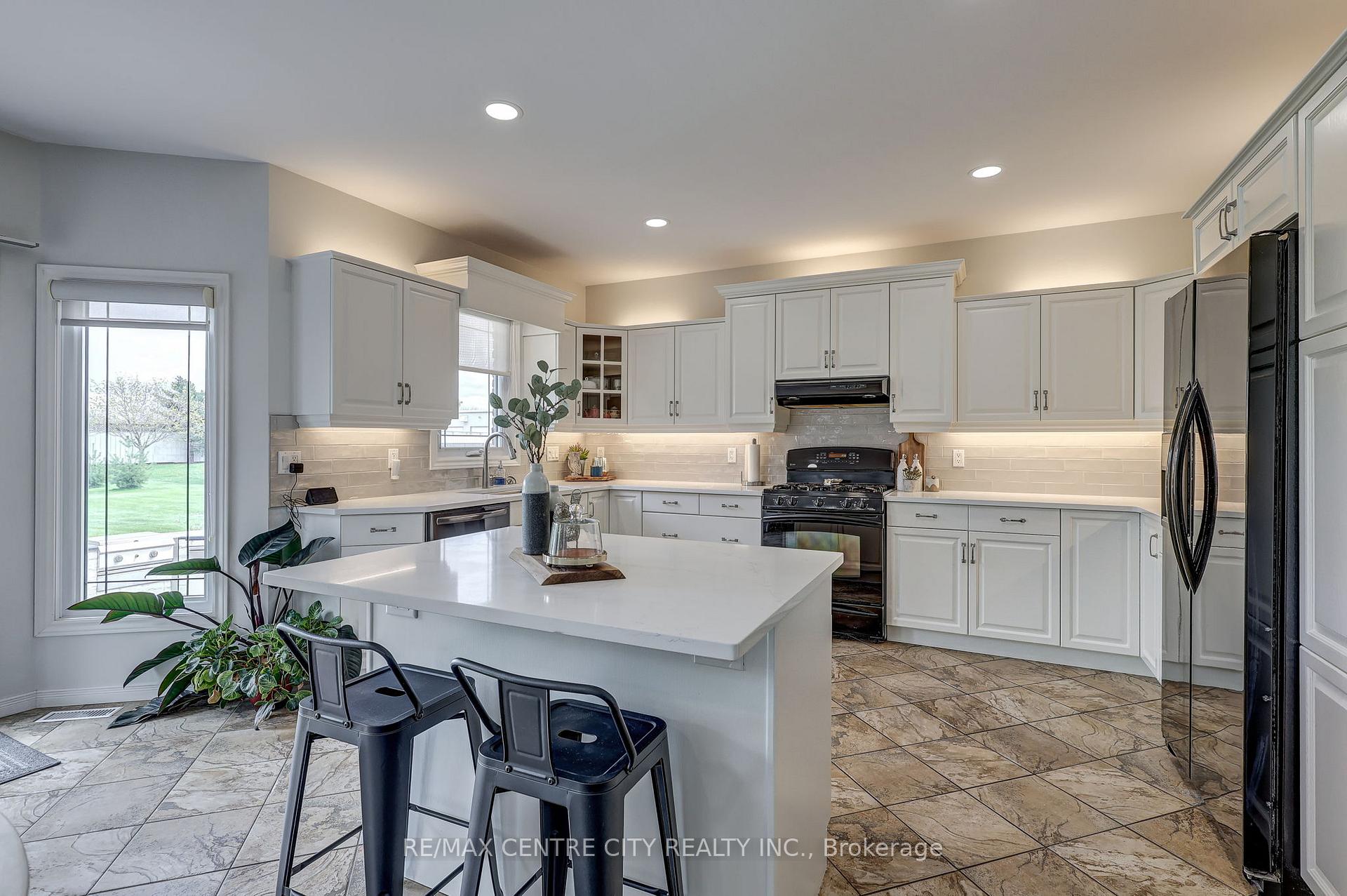 Photo 23 of 9538 Tower Road, Central Elgin, Rural Central Elgin — HOMEH