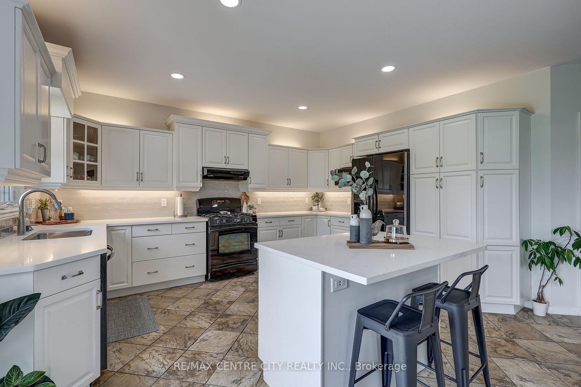 Photo 24 of 9538 Tower Road, Central Elgin, Rural Central Elgin — HOMEH