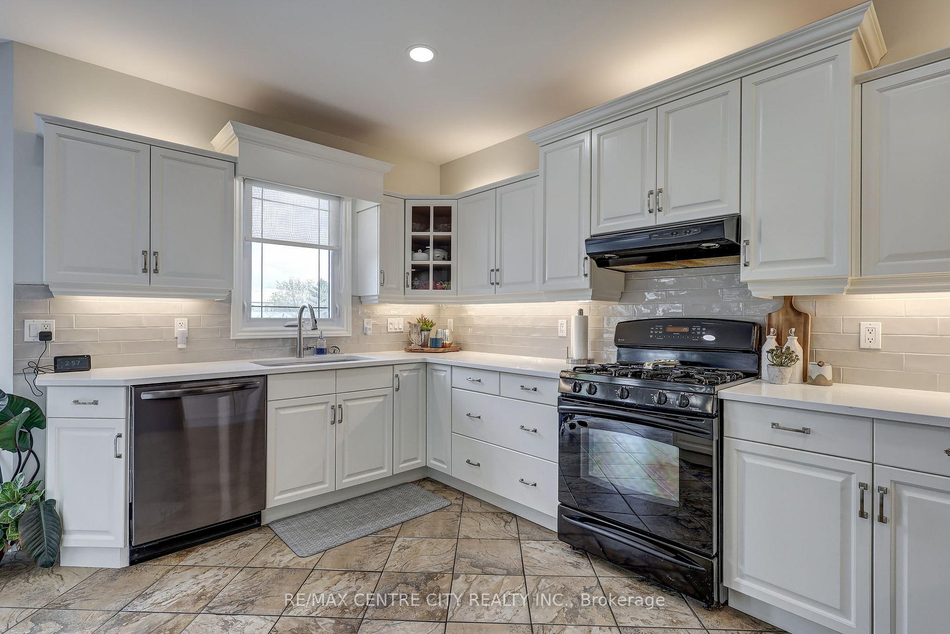 Photo 26 of 9538 Tower Road, Central Elgin, Rural Central Elgin — HOMEH