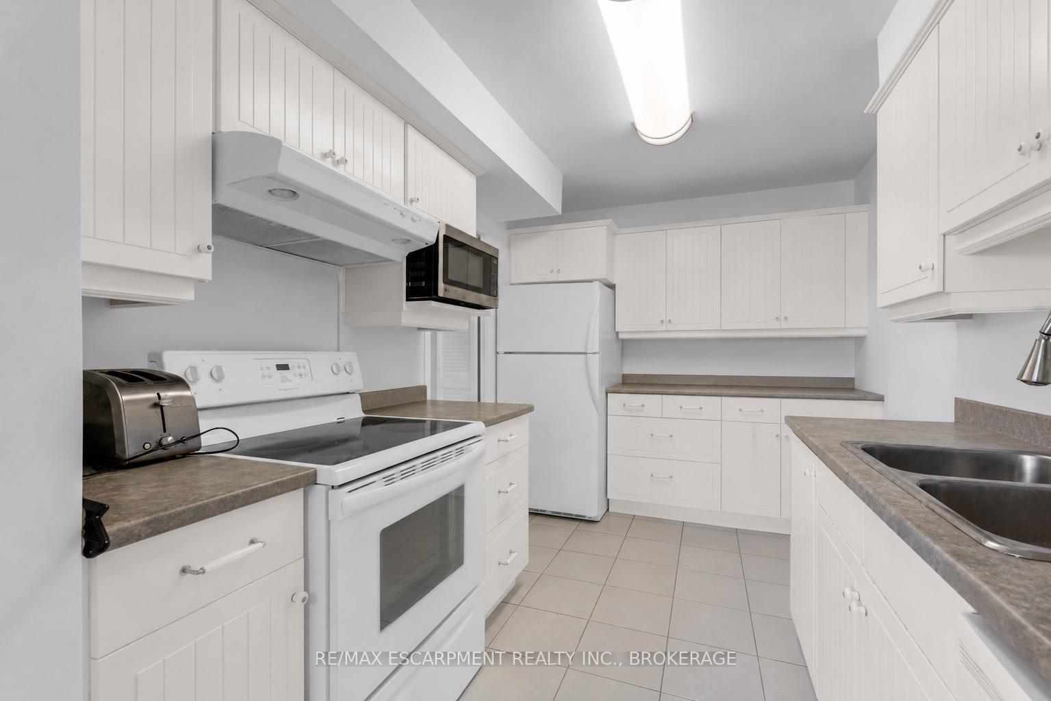 Photo 5 of Unit 1007, 35 Towering Heights Boulevard, St. Catharines, Glendale/Glenridge — HOMEH