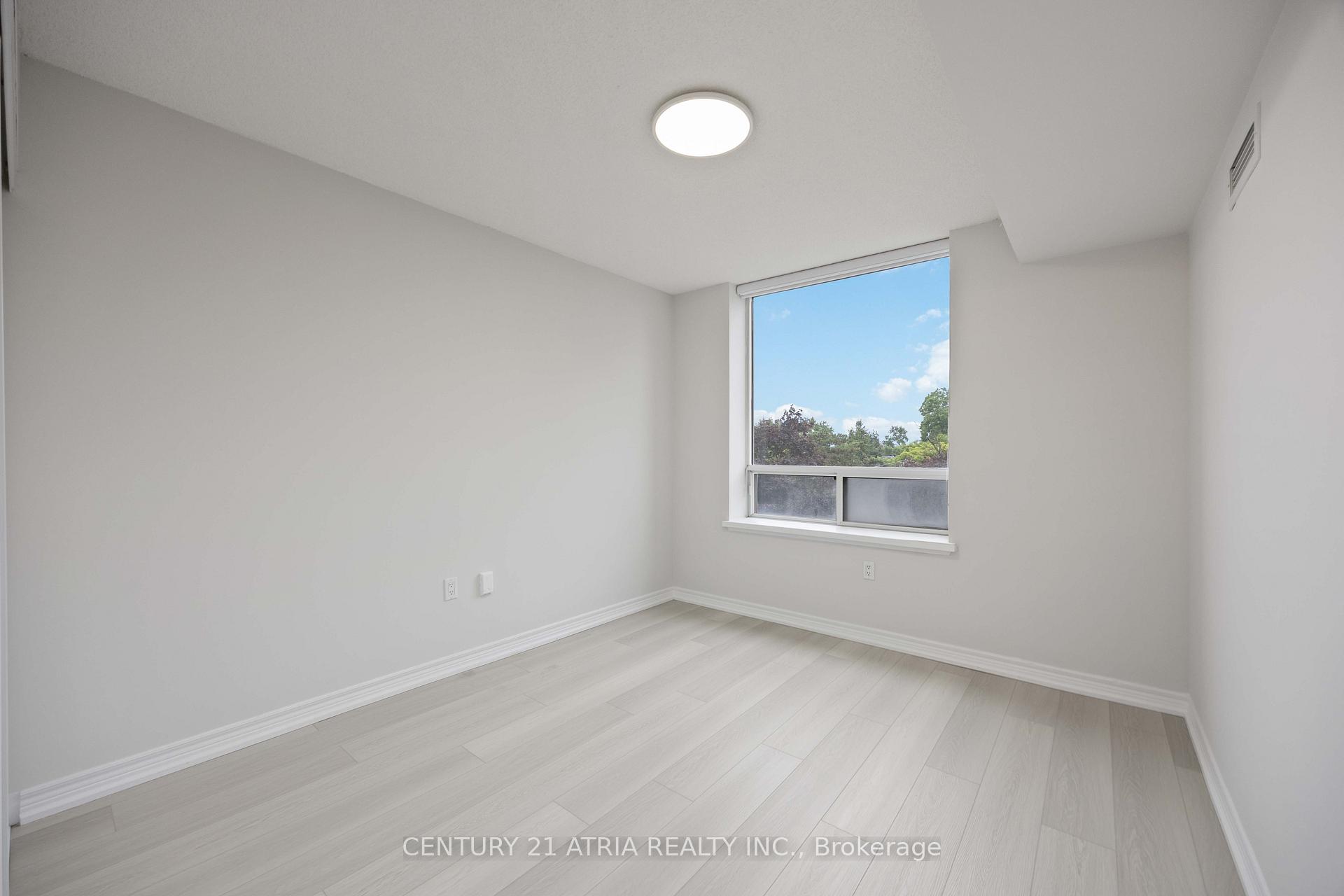 Photo 4 of Unit 315, 88 Grandview Way, North York, Willowdale East — HOMEH