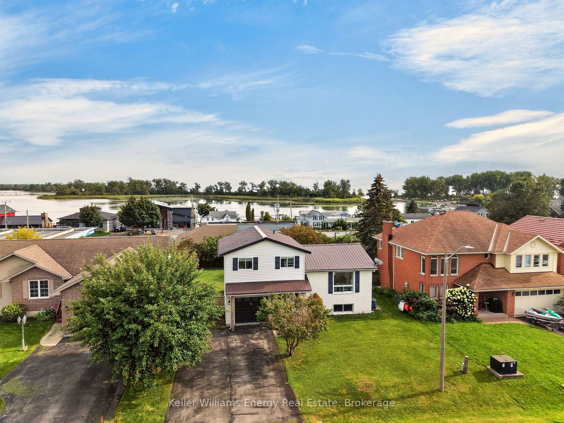Photo 3 of 5 Harbourview Crescent, Prince Edward County, Wellington Ward — HOMEH