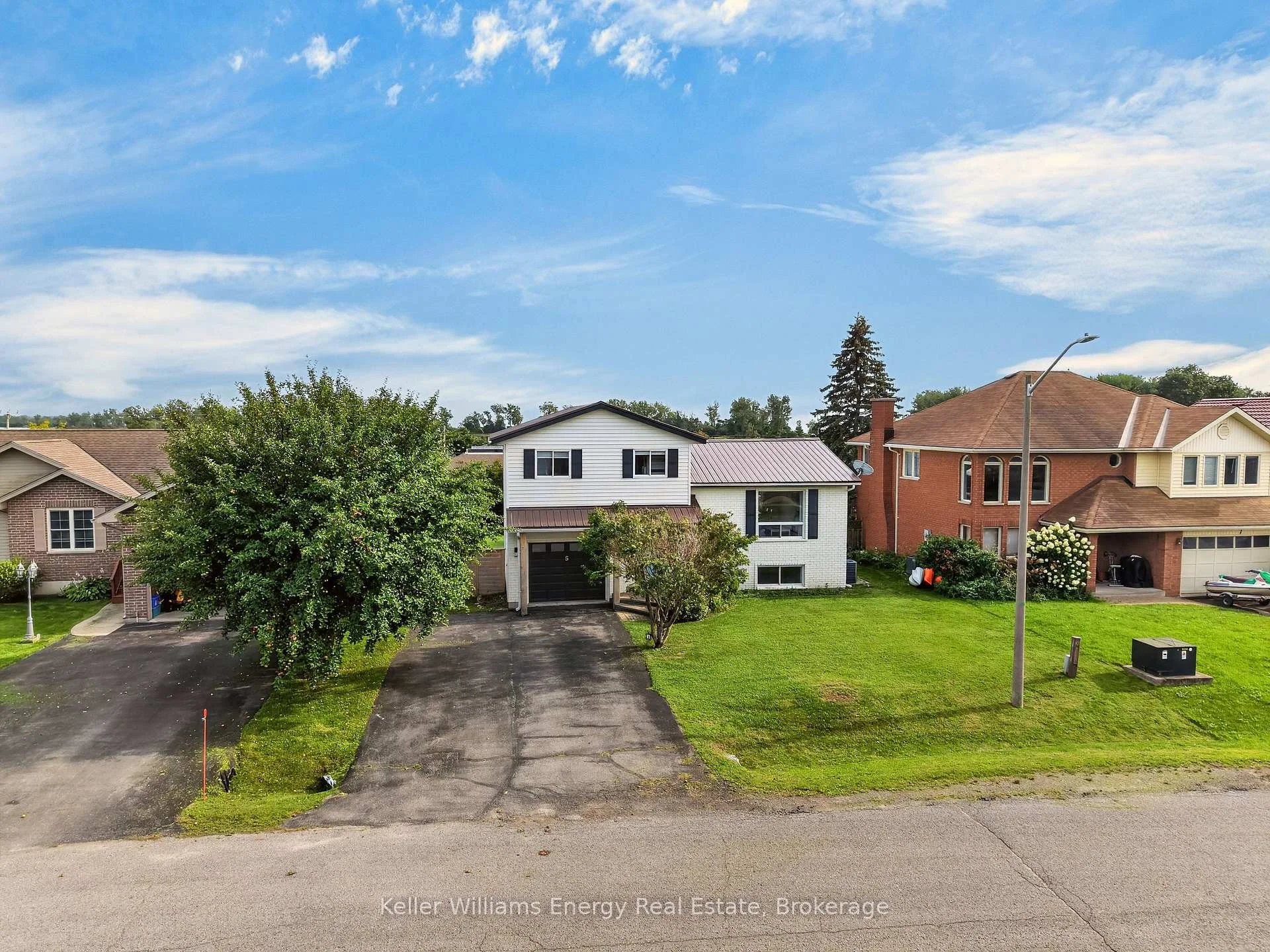 Photo 4 of 5 Harbourview Crescent, Prince Edward County, Wellington Ward — HOMEH