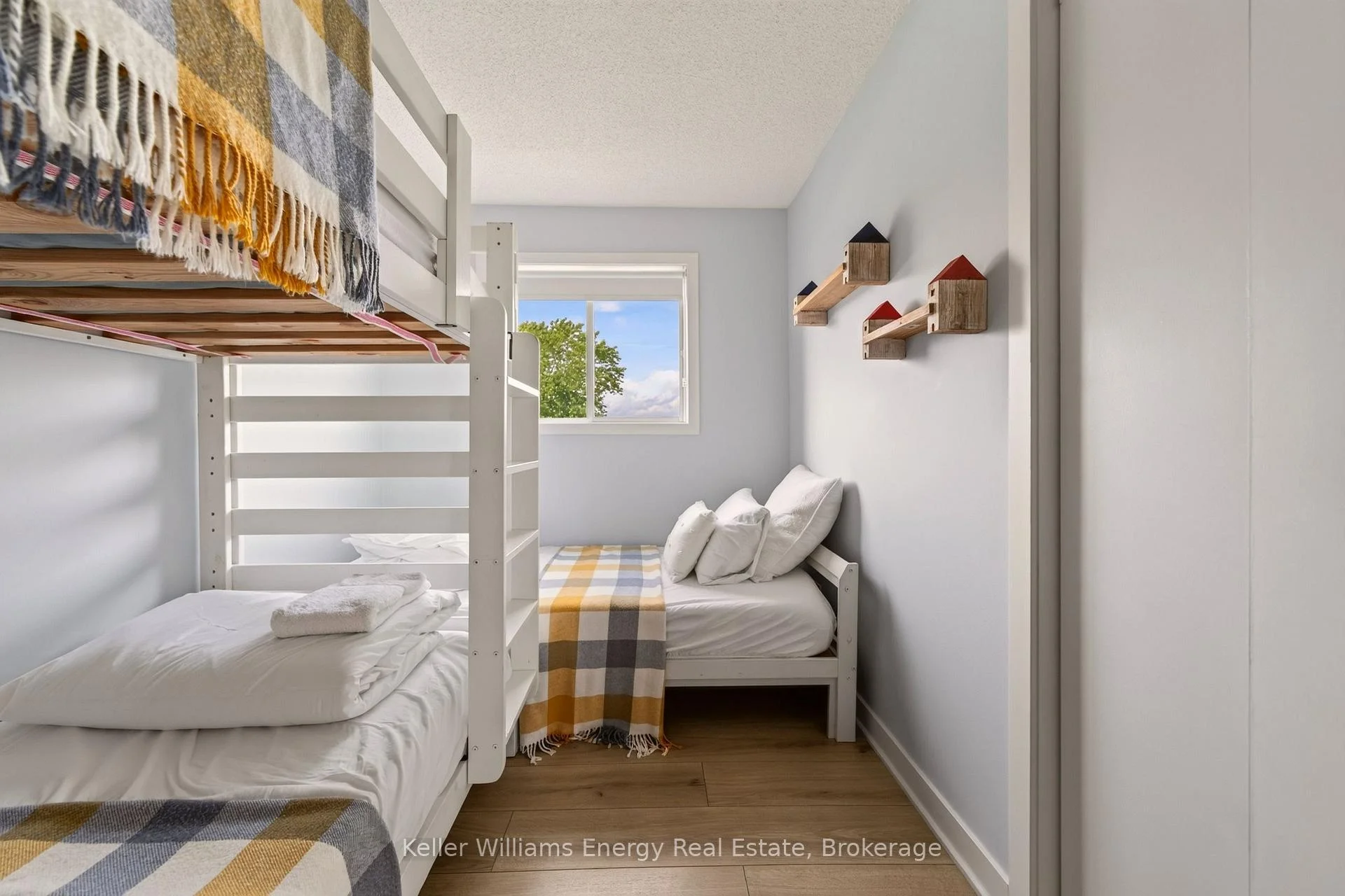 Photo 57 of 5 Harbourview Crescent, Prince Edward County, Wellington Ward — HOMEH