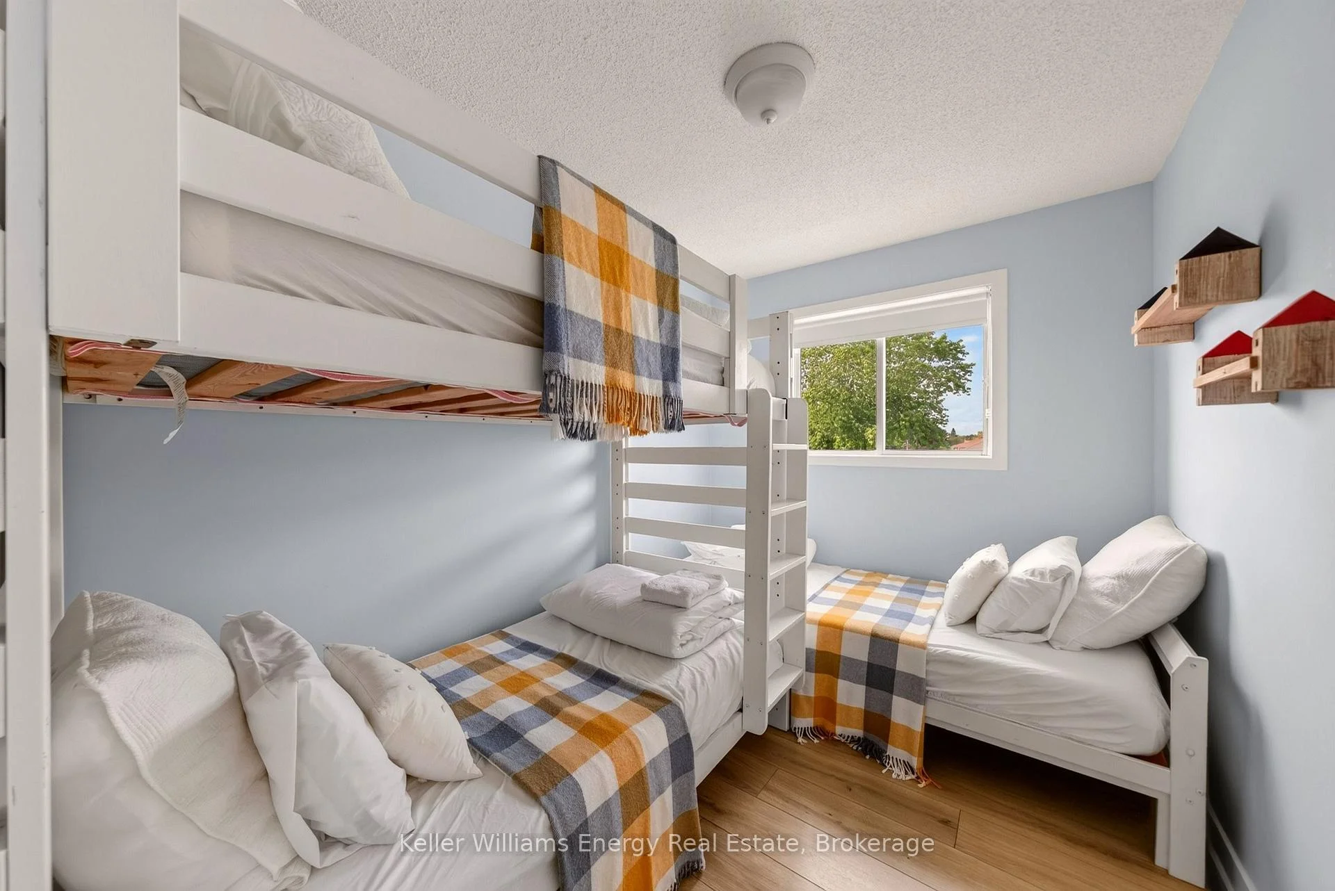 Photo 76 of 5 Harbourview Crescent, Prince Edward County, Wellington Ward — HOMEH