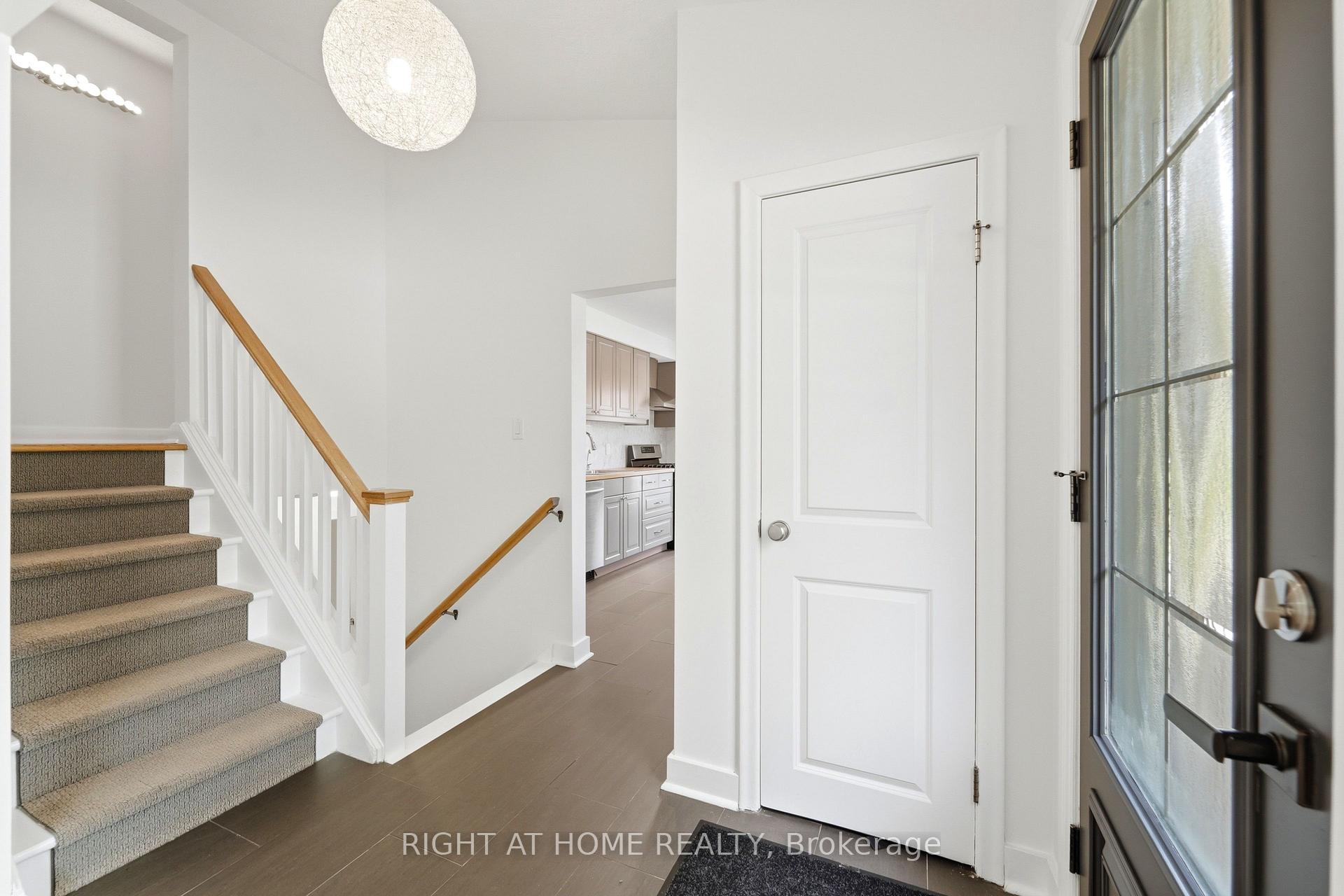 Photo 4 of 1244 De Quincy Crescent, Burlington, Mountainside — HOMEH