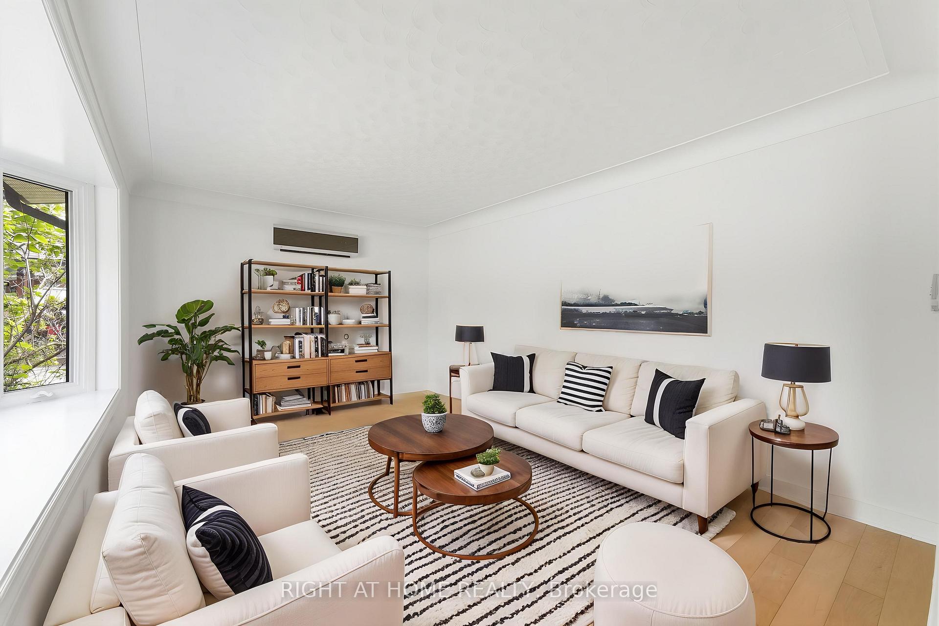 Photo 6 of 1244 De Quincy Crescent, Burlington, Mountainside — HOMEH
