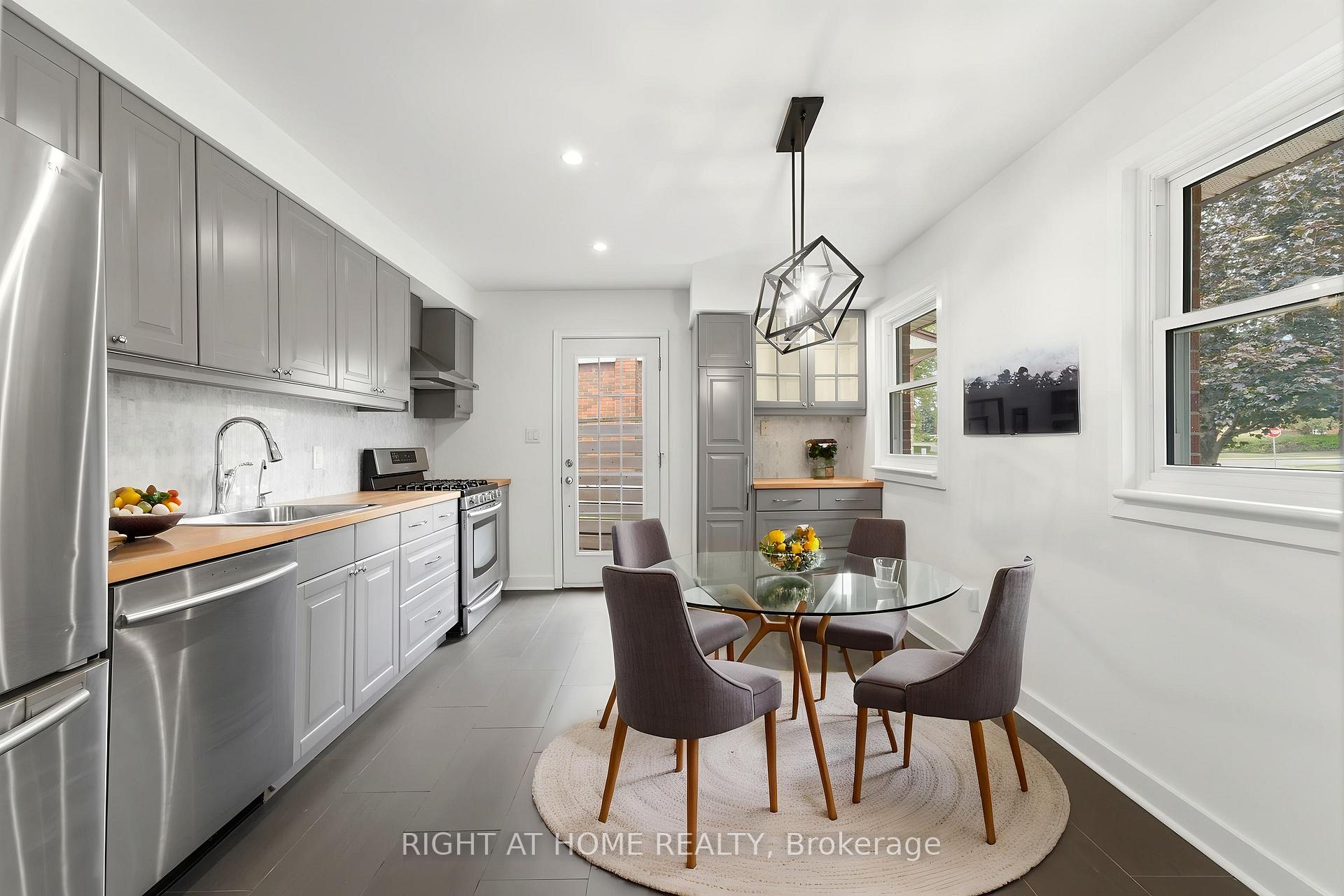 Photo 8 of 1244 De Quincy Crescent, Burlington, Mountainside — HOMEH