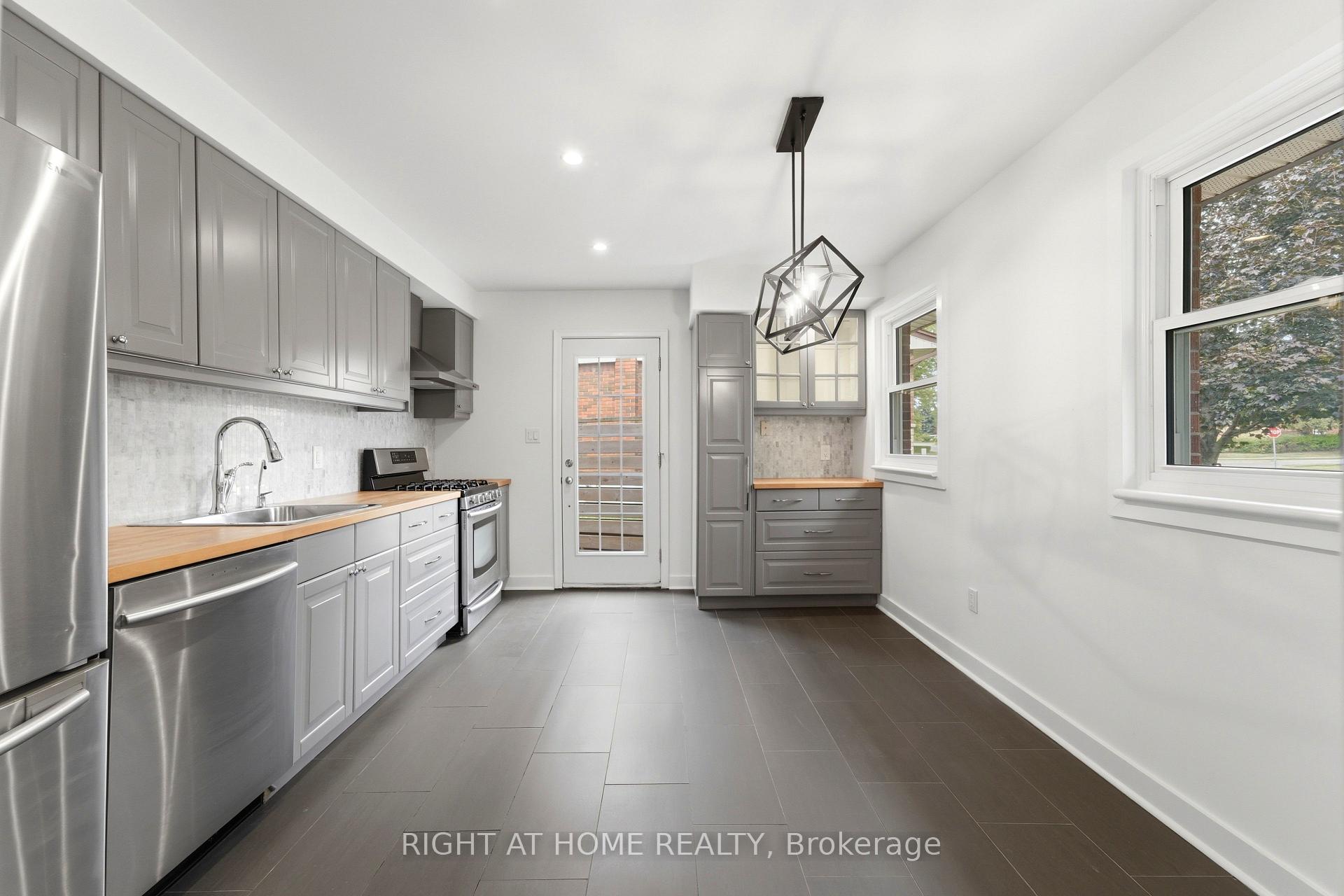 Photo 9 of 1244 De Quincy Crescent, Burlington, Mountainside — HOMEH