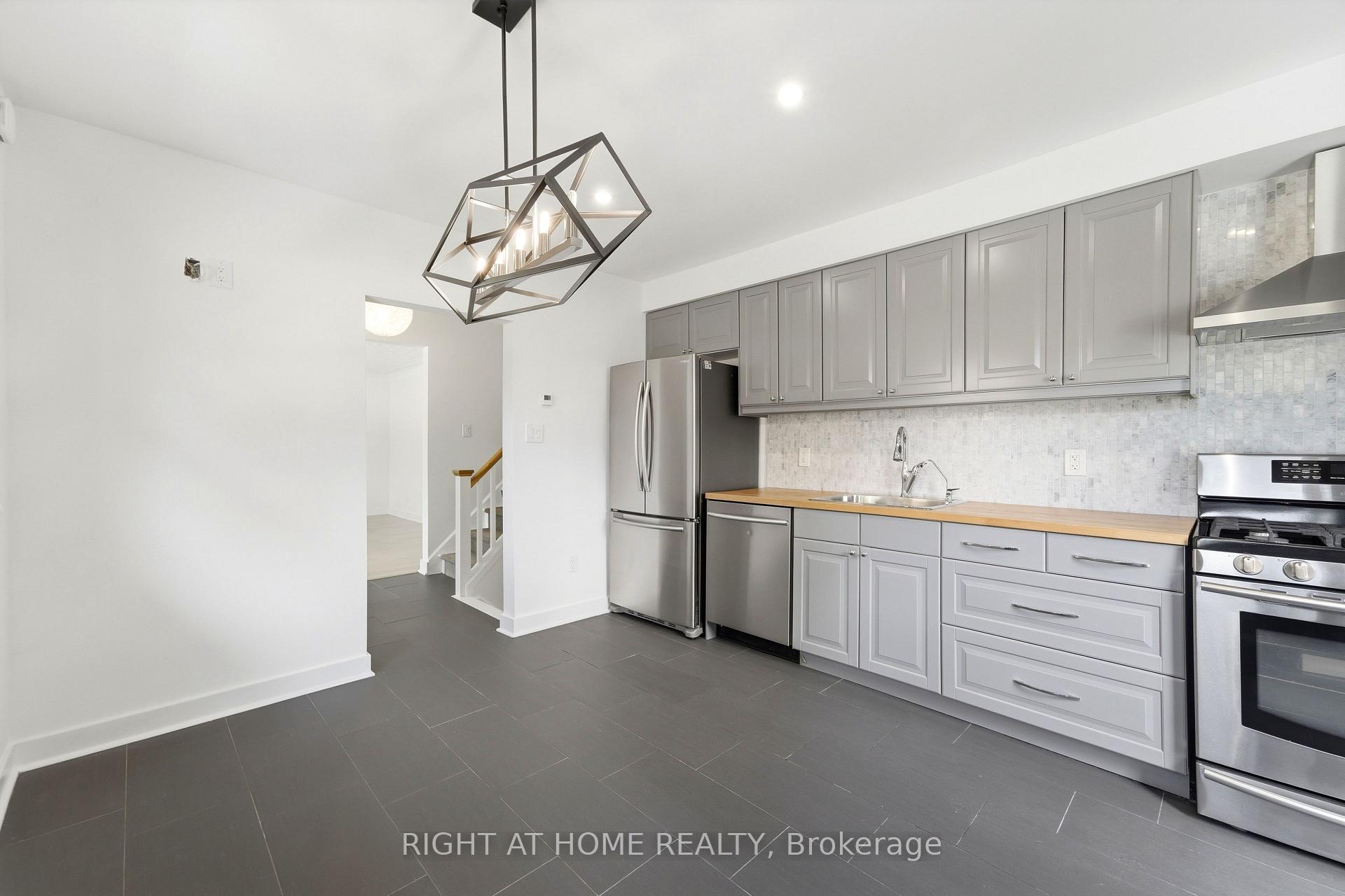 Photo 12 of 1244 De Quincy Crescent, Burlington, Mountainside — HOMEH