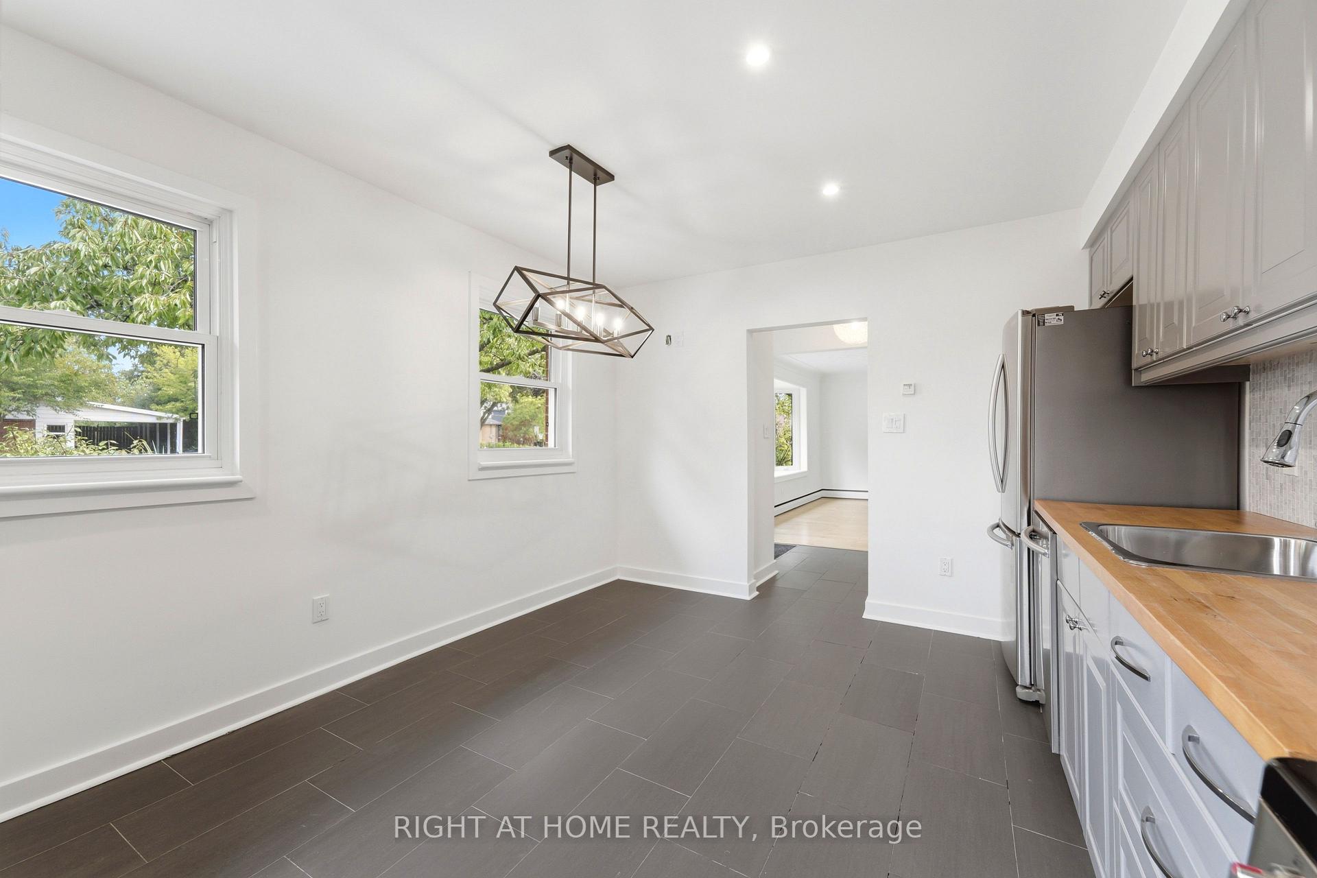 Photo 13 of 1244 De Quincy Crescent, Burlington, Mountainside — HOMEH