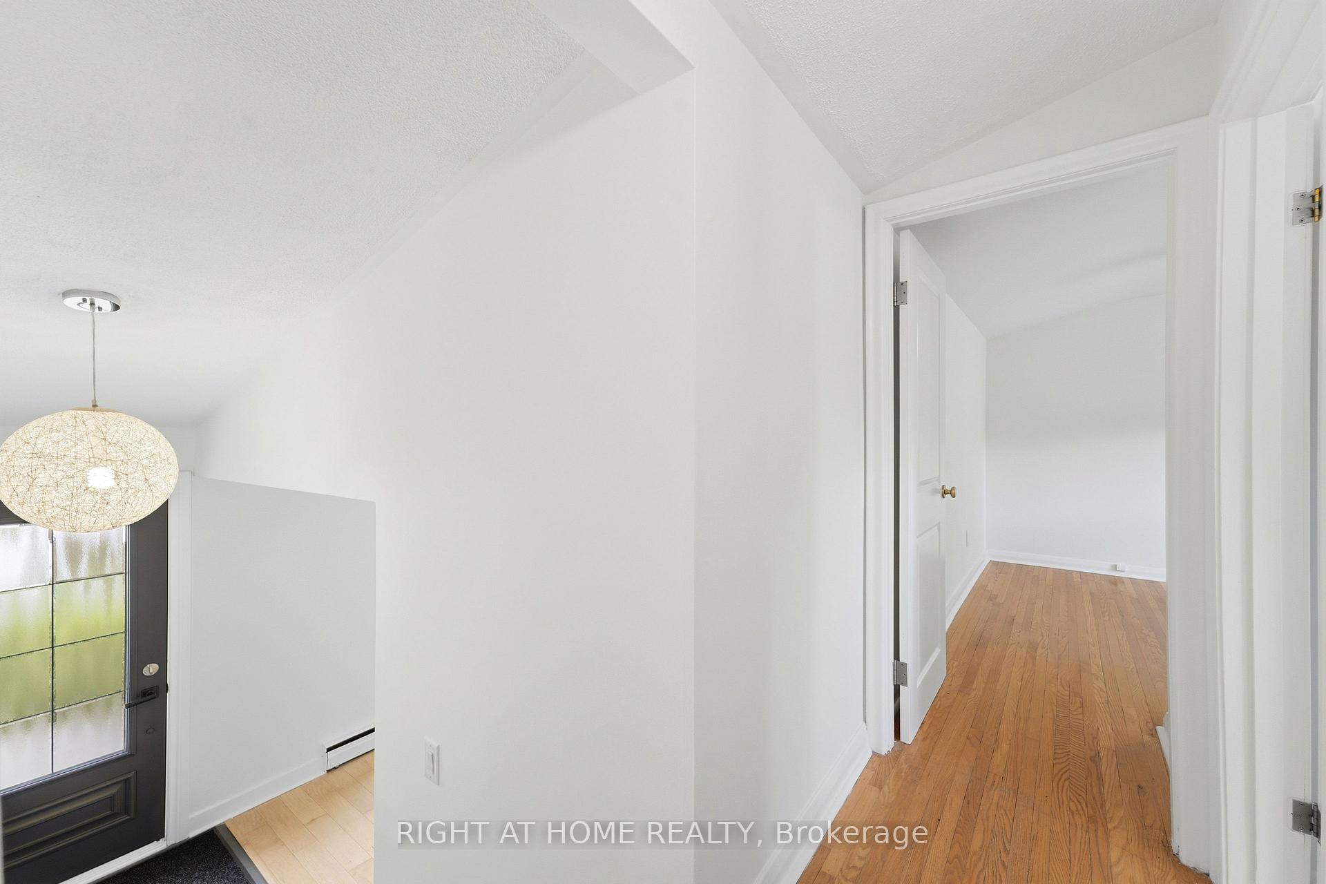 Photo 14 of 1244 De Quincy Crescent, Burlington, Mountainside — HOMEH