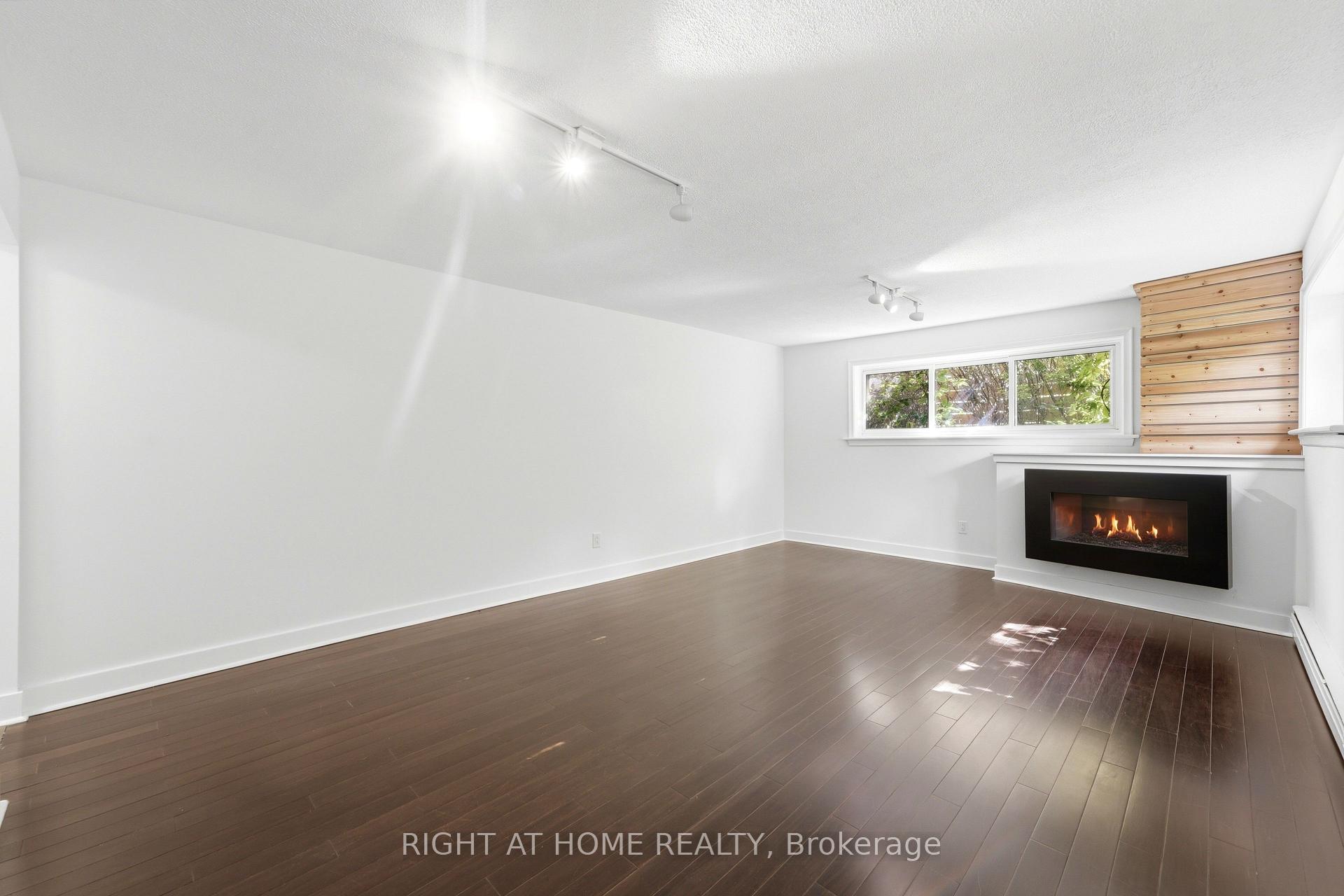 Photo 31 of 1244 De Quincy Crescent, Burlington, Mountainside — HOMEH