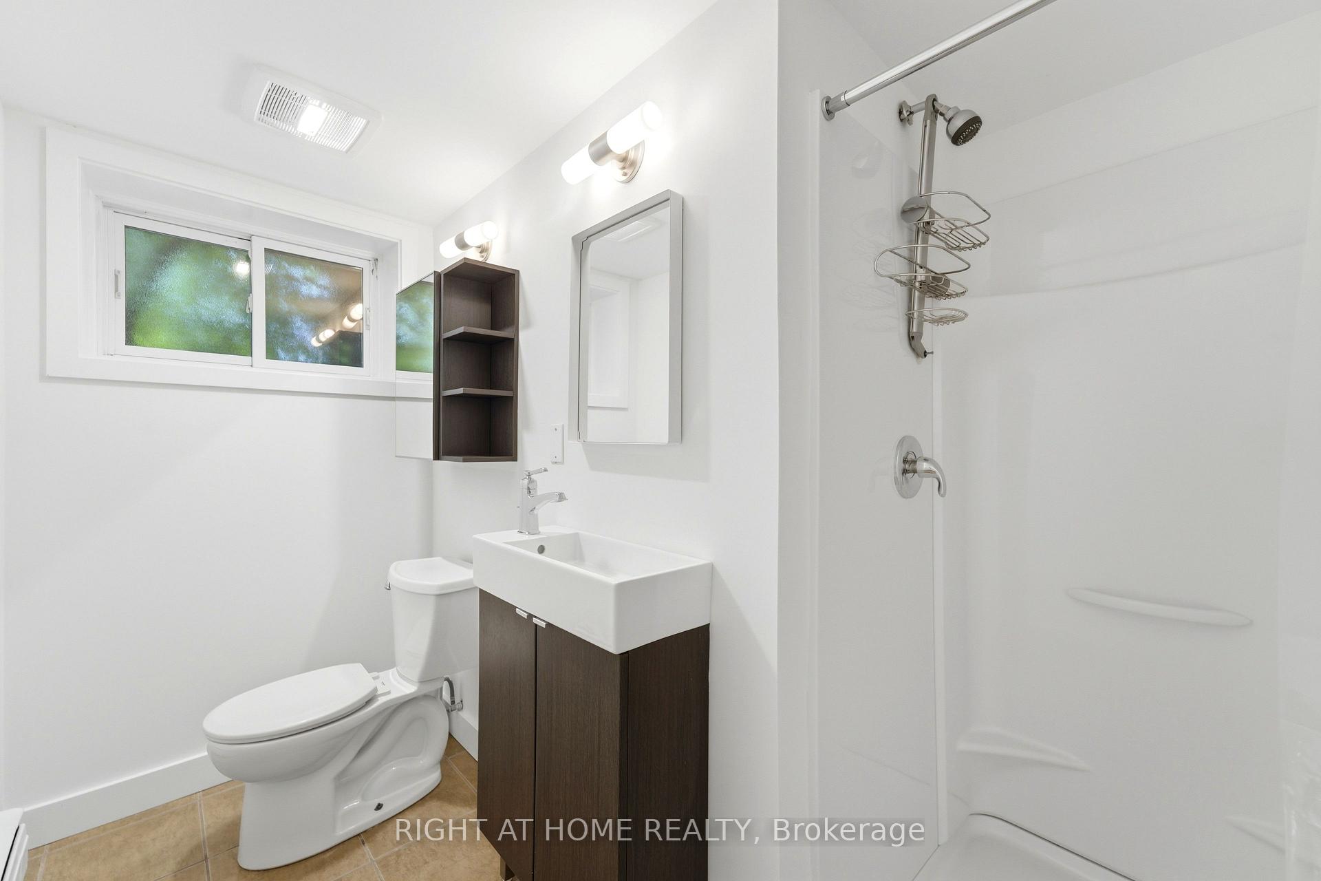 Photo 33 of 1244 De Quincy Crescent, Burlington, Mountainside — HOMEH