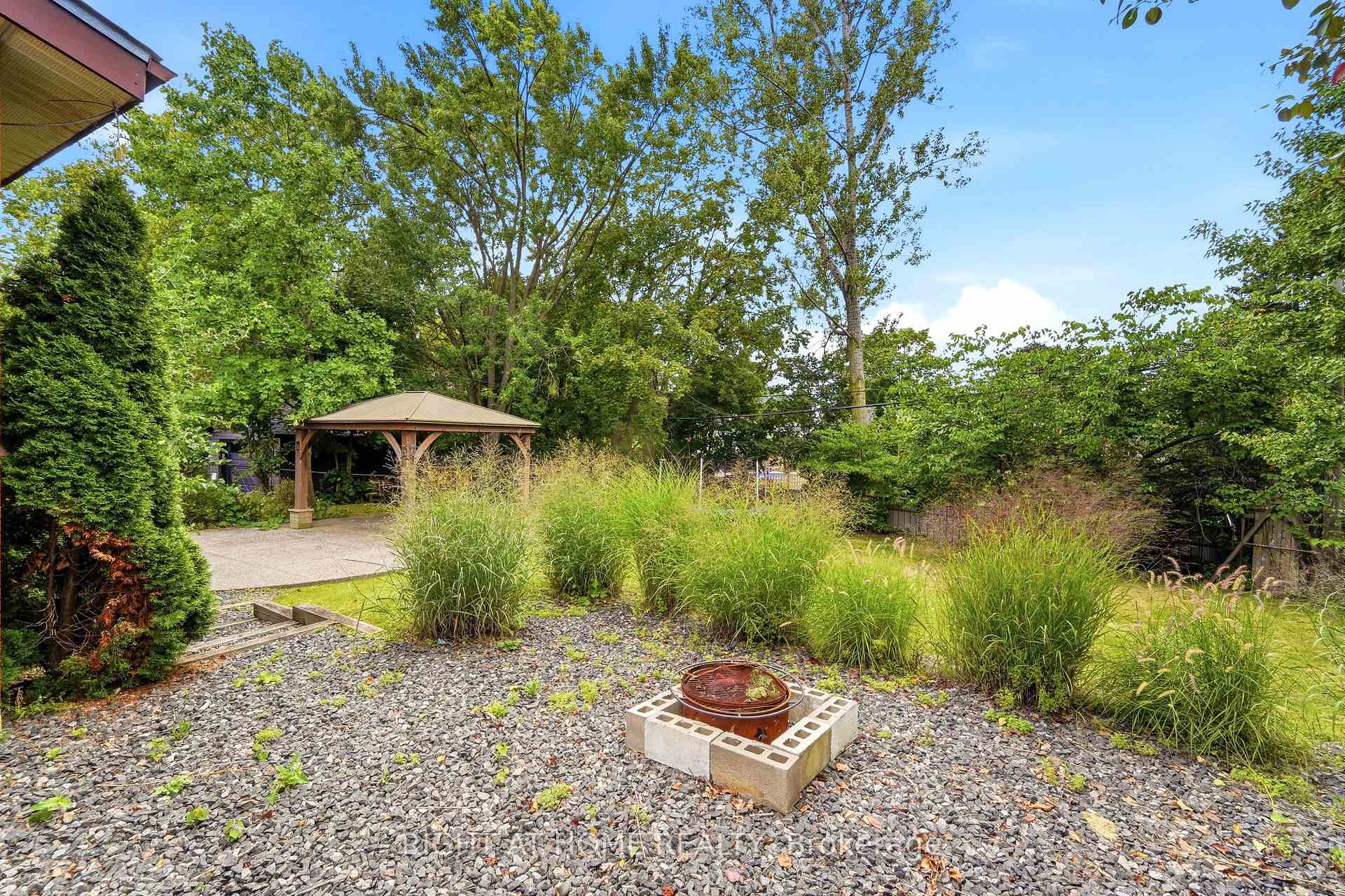 Photo 35 of 1244 De Quincy Crescent, Burlington, Mountainside — HOMEH