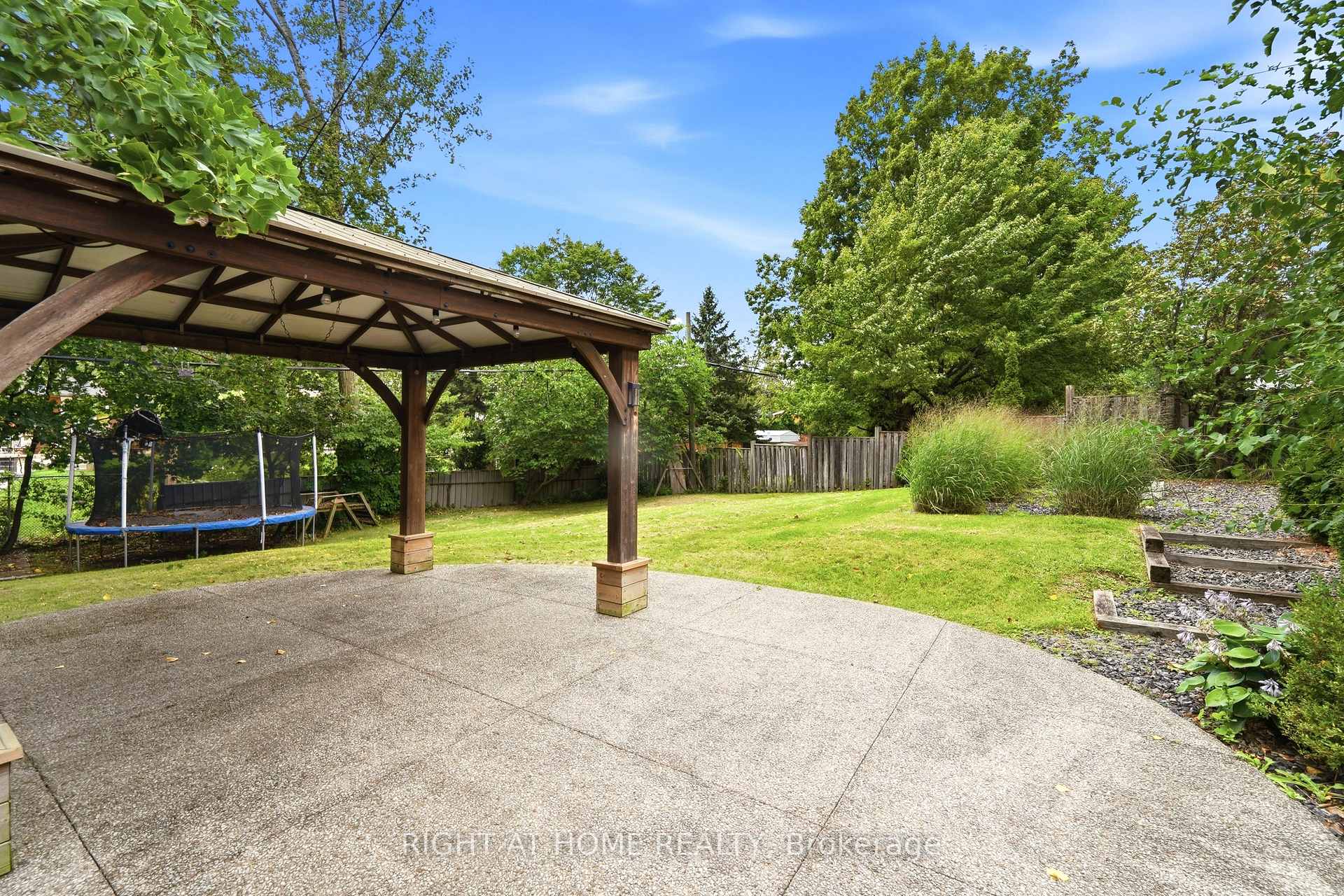 Photo 36 of 1244 De Quincy Crescent, Burlington, Mountainside — HOMEH