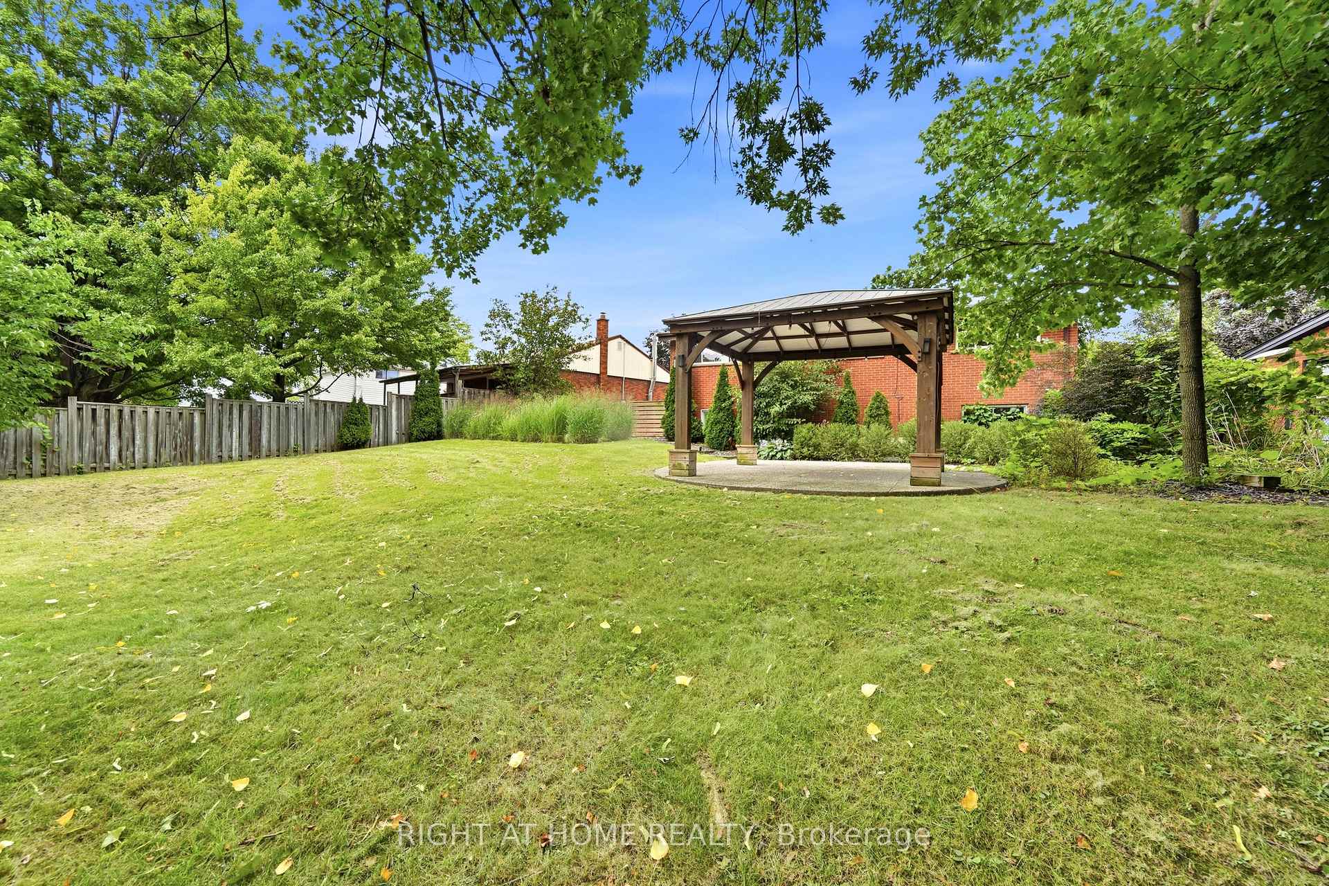Photo 39 of 1244 De Quincy Crescent, Burlington, Mountainside — HOMEH