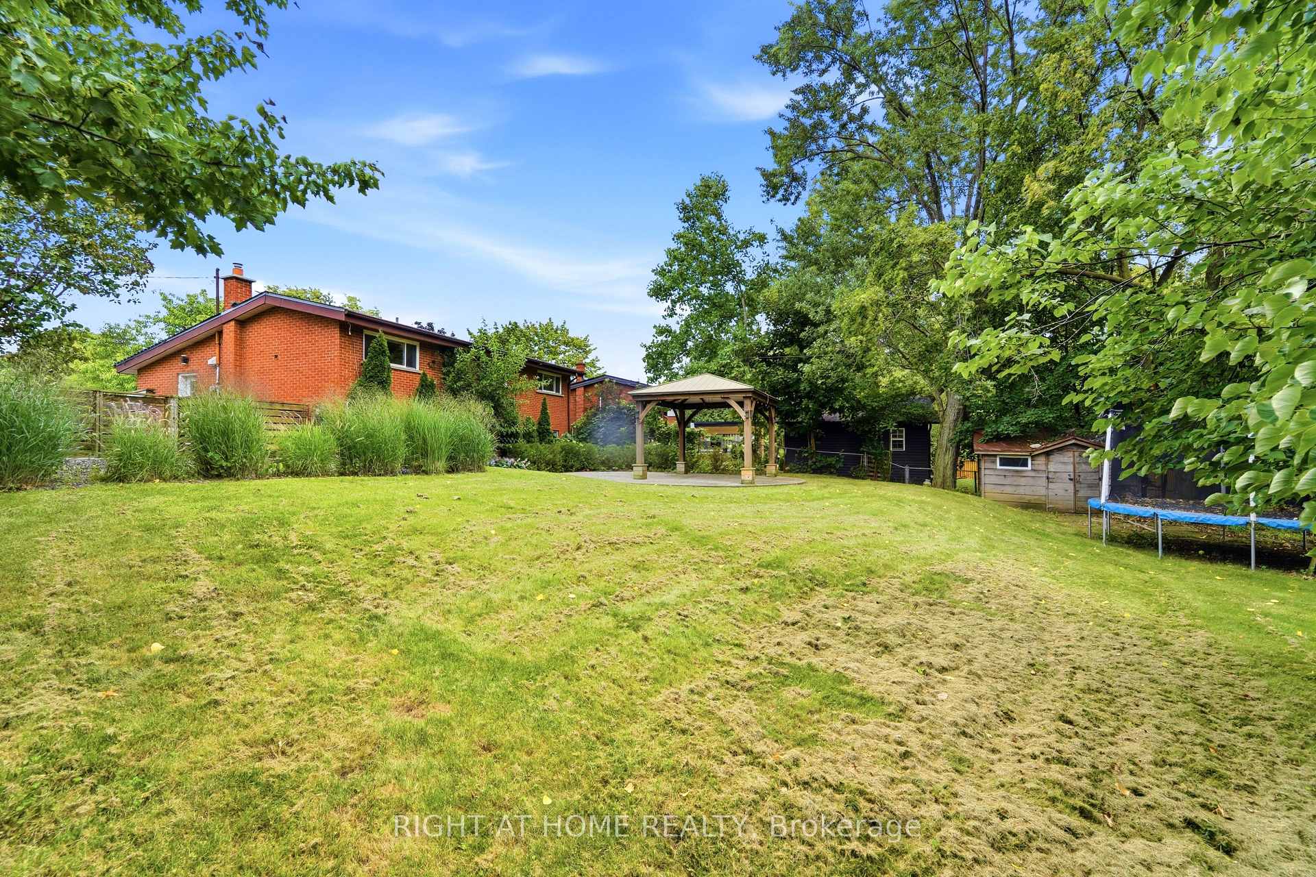 Photo 40 of 1244 De Quincy Crescent, Burlington, Mountainside — HOMEH