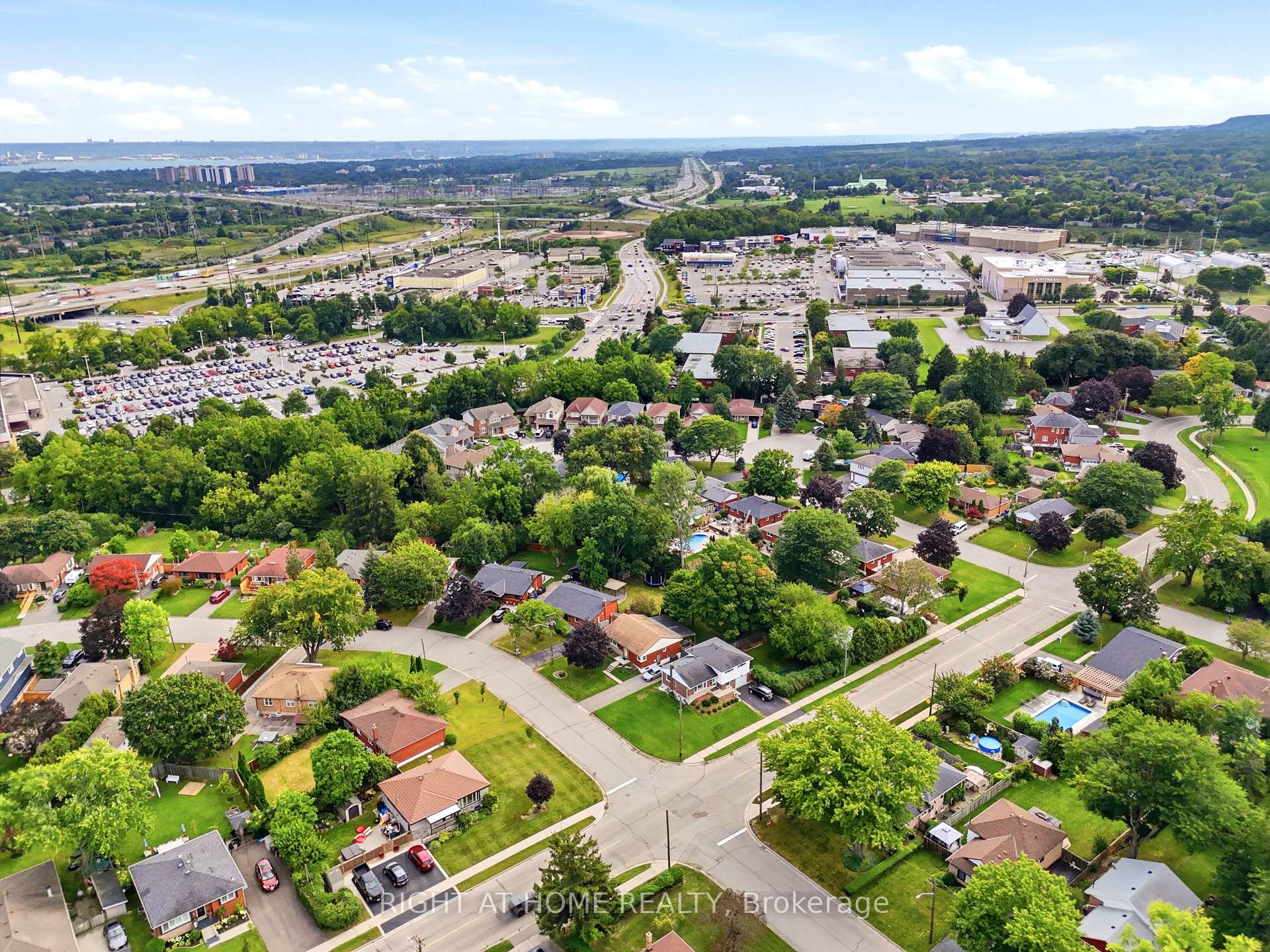 Photo 44 of 1244 De Quincy Crescent, Burlington, Mountainside — HOMEH