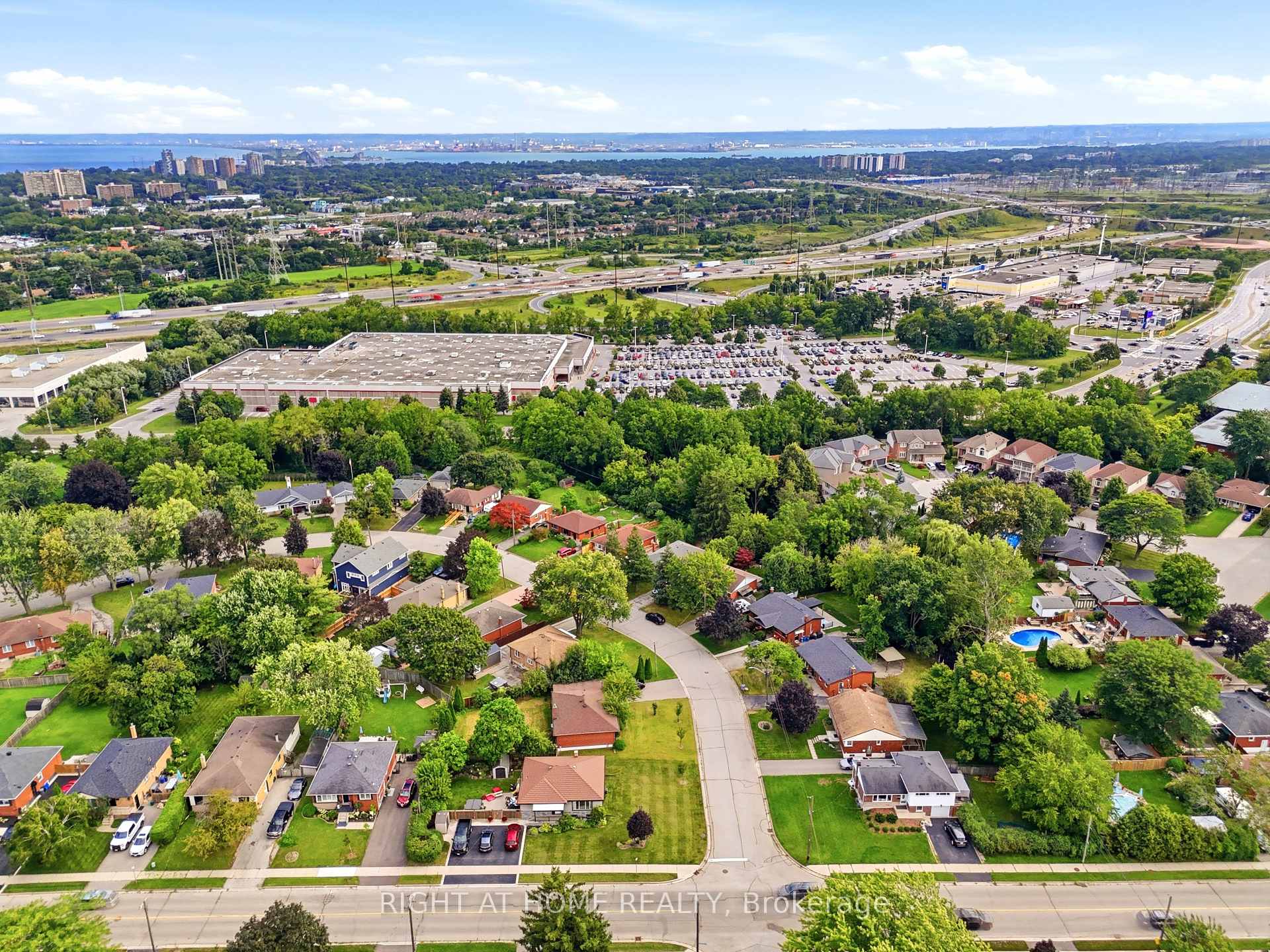 Photo 45 of 1244 De Quincy Crescent, Burlington, Mountainside — HOMEH