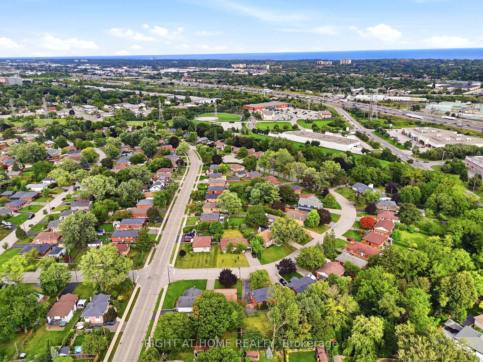 Photo 46 of 1244 De Quincy Crescent, Burlington, Mountainside — HOMEH