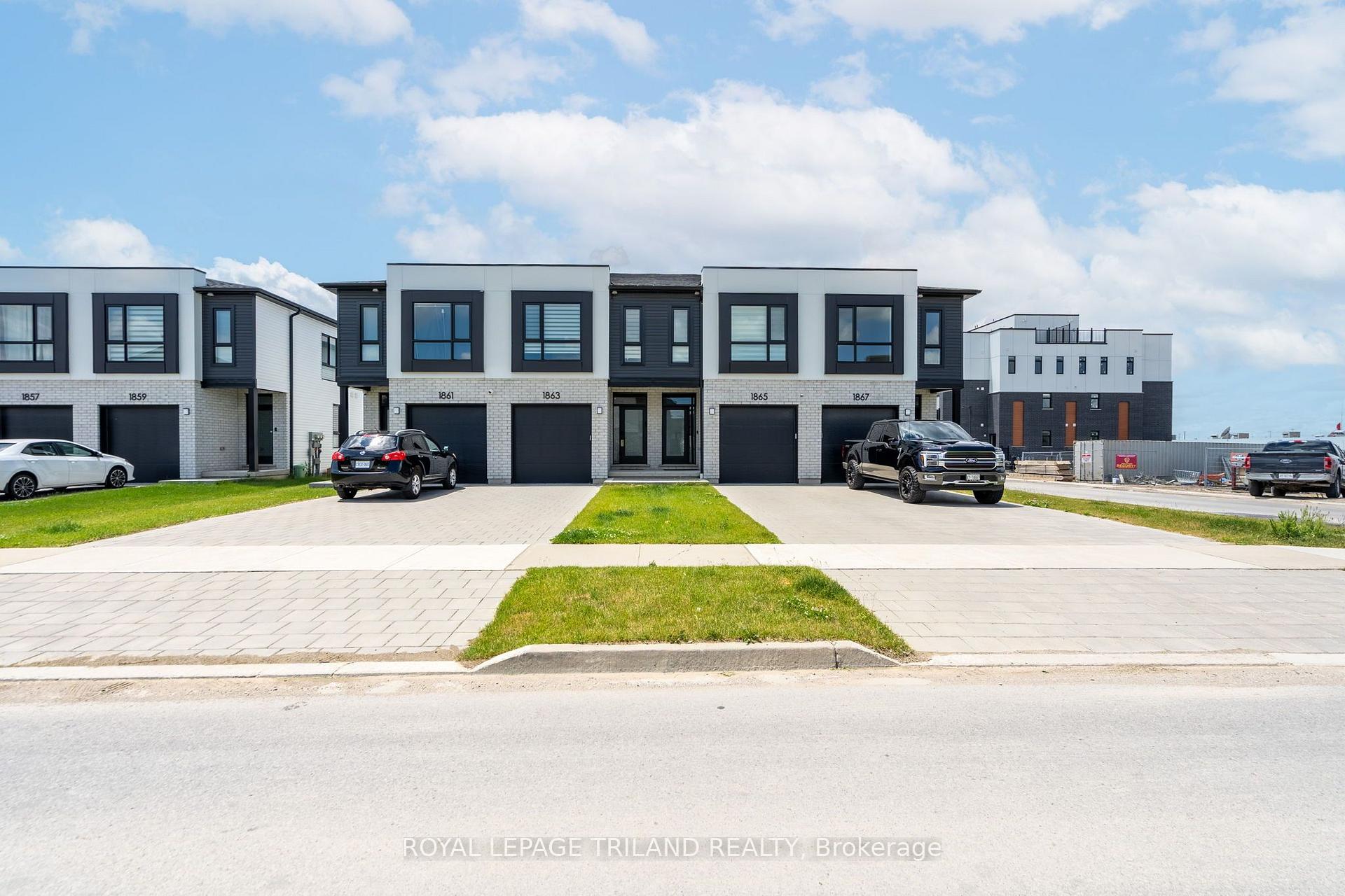 Photo 7 of 1899 Dalmagarry Road, London, North E — HOMEH