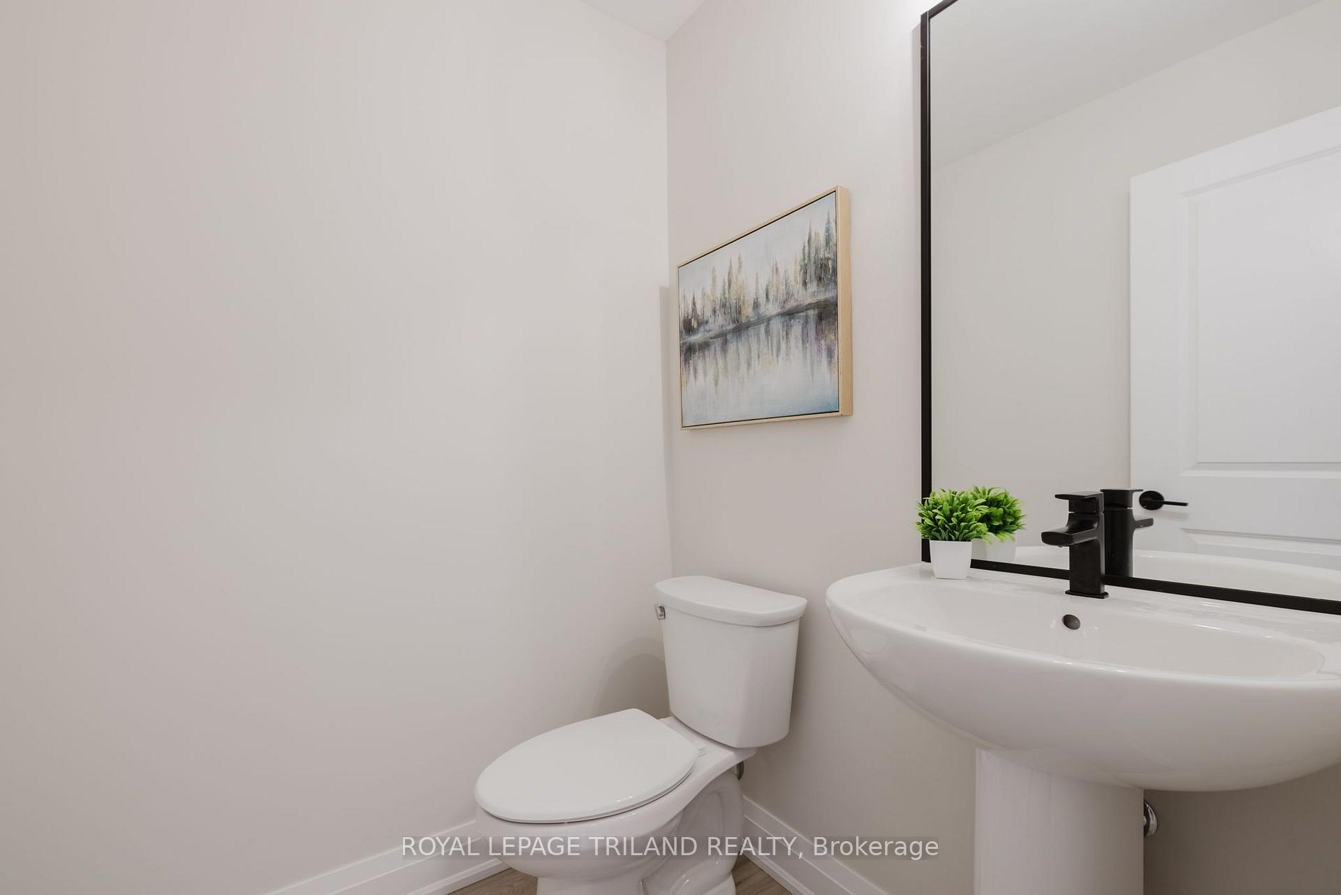 Photo 14 of 1899 Dalmagarry Road, London, North E — HOMEH