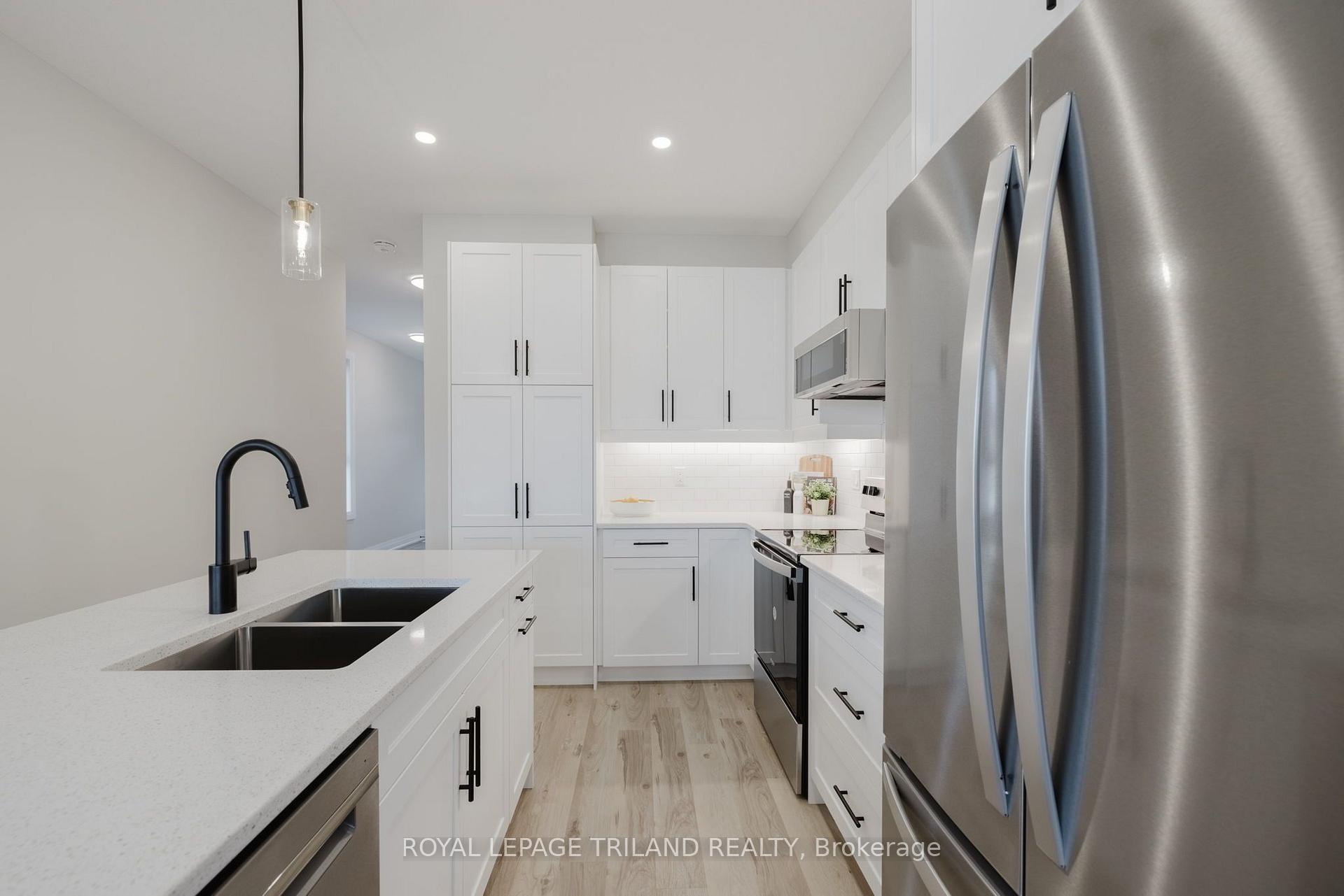 Photo 17 of 1899 Dalmagarry Road, London, North E — HOMEH