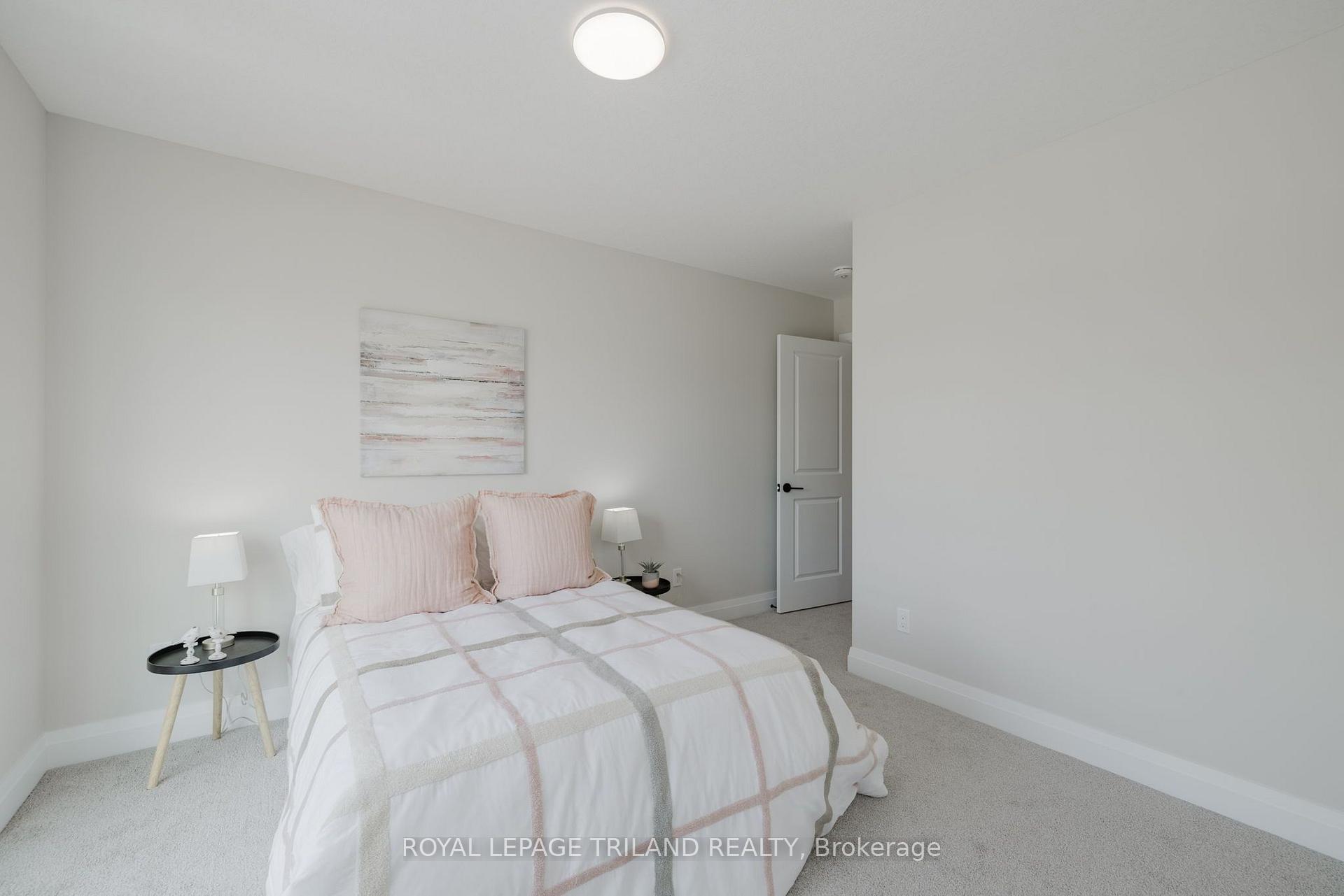 Photo 34 of 1899 Dalmagarry Road, London, North E — HOMEH