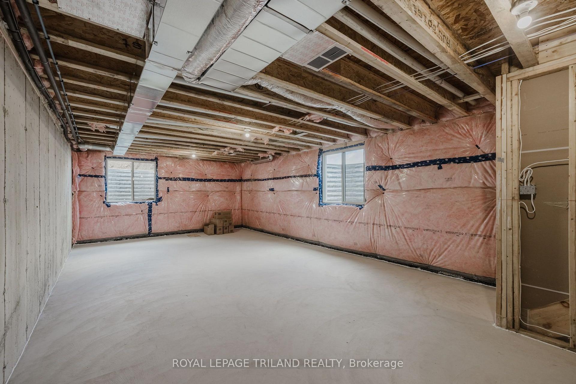 Photo 37 of 1899 Dalmagarry Road, London, North E — HOMEH
