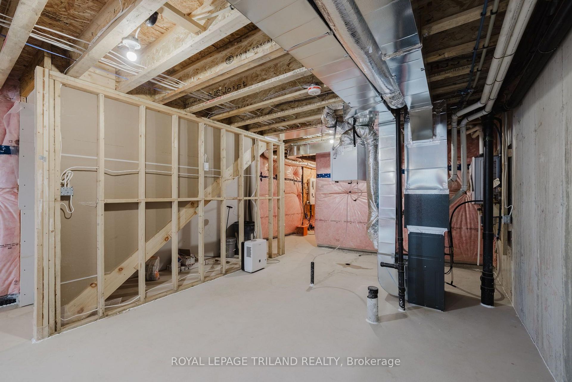 Photo 39 of 1899 Dalmagarry Road, London, North E — HOMEH