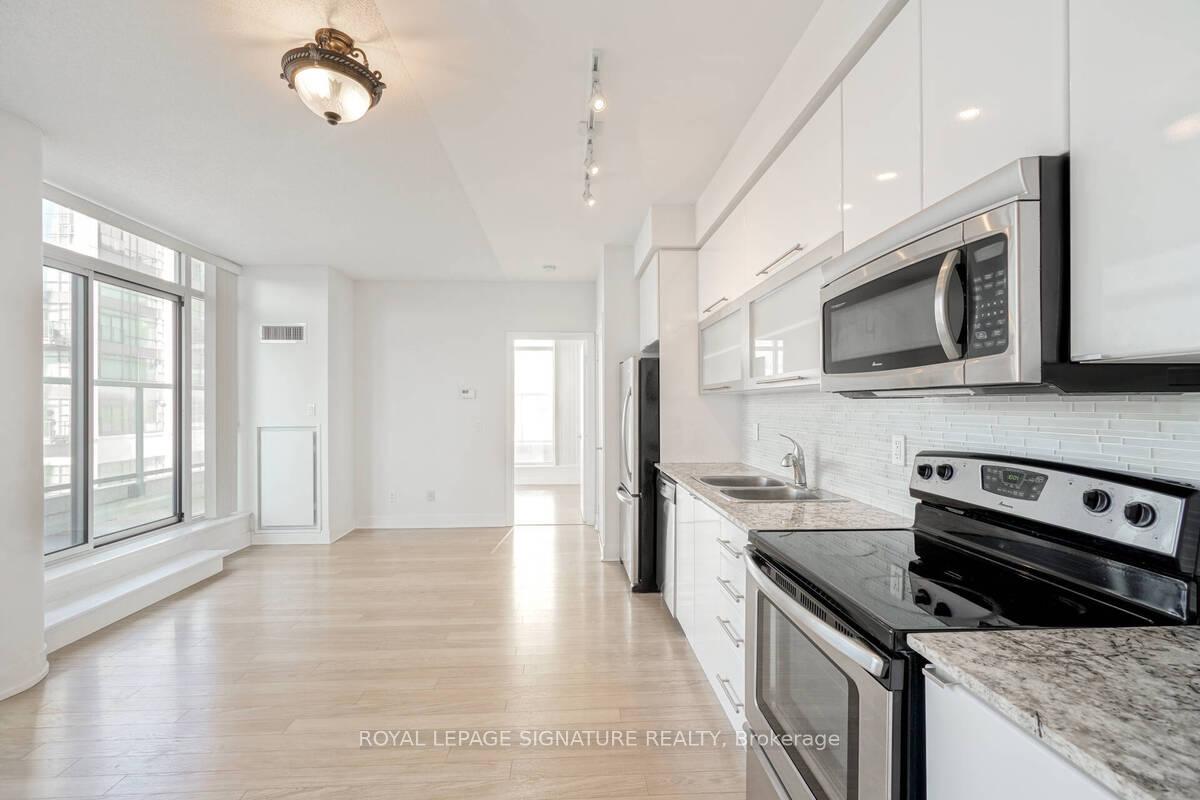 Photo 3 of Unit 903, 90 Stadium Road, Toronto, Niagara — HOMEH