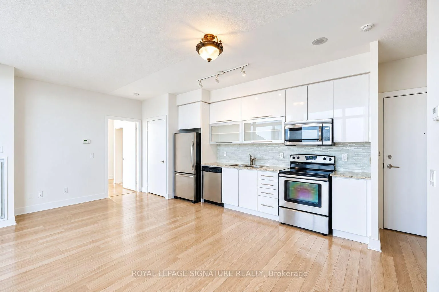 Photo 4 of Unit 903, 90 Stadium Road, Toronto, Niagara — HOMEH
