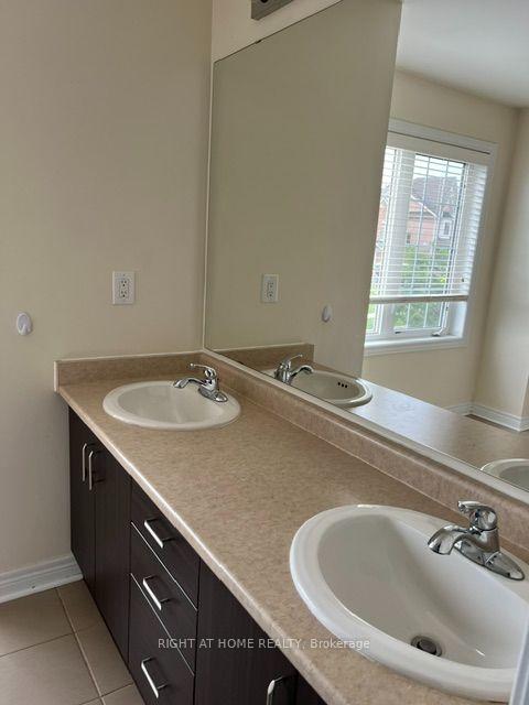 Photo 3 of 261 Kozlov Street, Barrie, West Bayfield — HOMEH