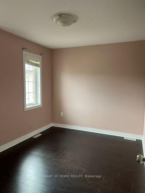 Photo 4 of 261 Kozlov Street, Barrie, West Bayfield — HOMEH