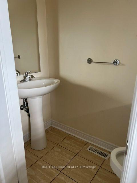 Photo 17 of 261 Kozlov Street, Barrie, West Bayfield — HOMEH