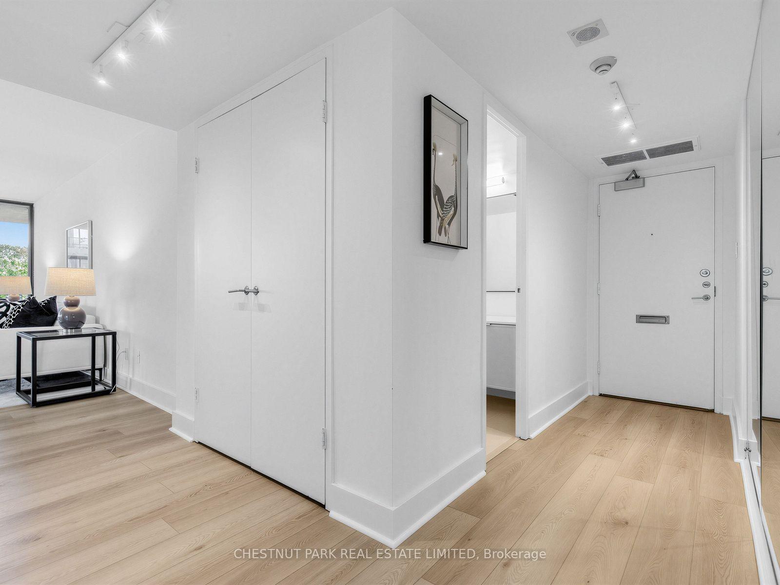 Photo 4 of Unit 401, 10 Avoca Avenue, Toronto, Rosedale-Moore Park — HOMEH
