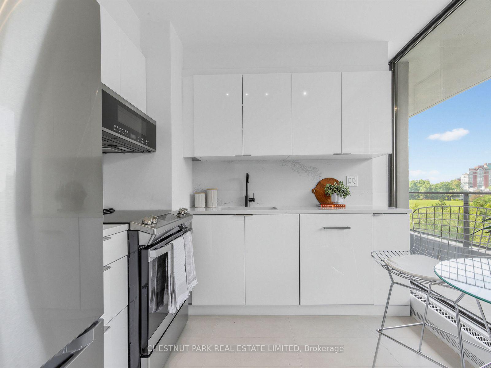 Photo 18 of Unit 401, 10 Avoca Avenue, Toronto, Rosedale-Moore Park — HOMEH
