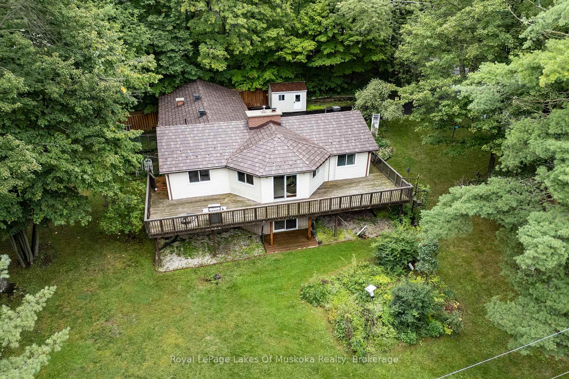 Photo 2 of 230 Lakeview Avenue, Gravenhurst, Muskoka (S) — HOMEH