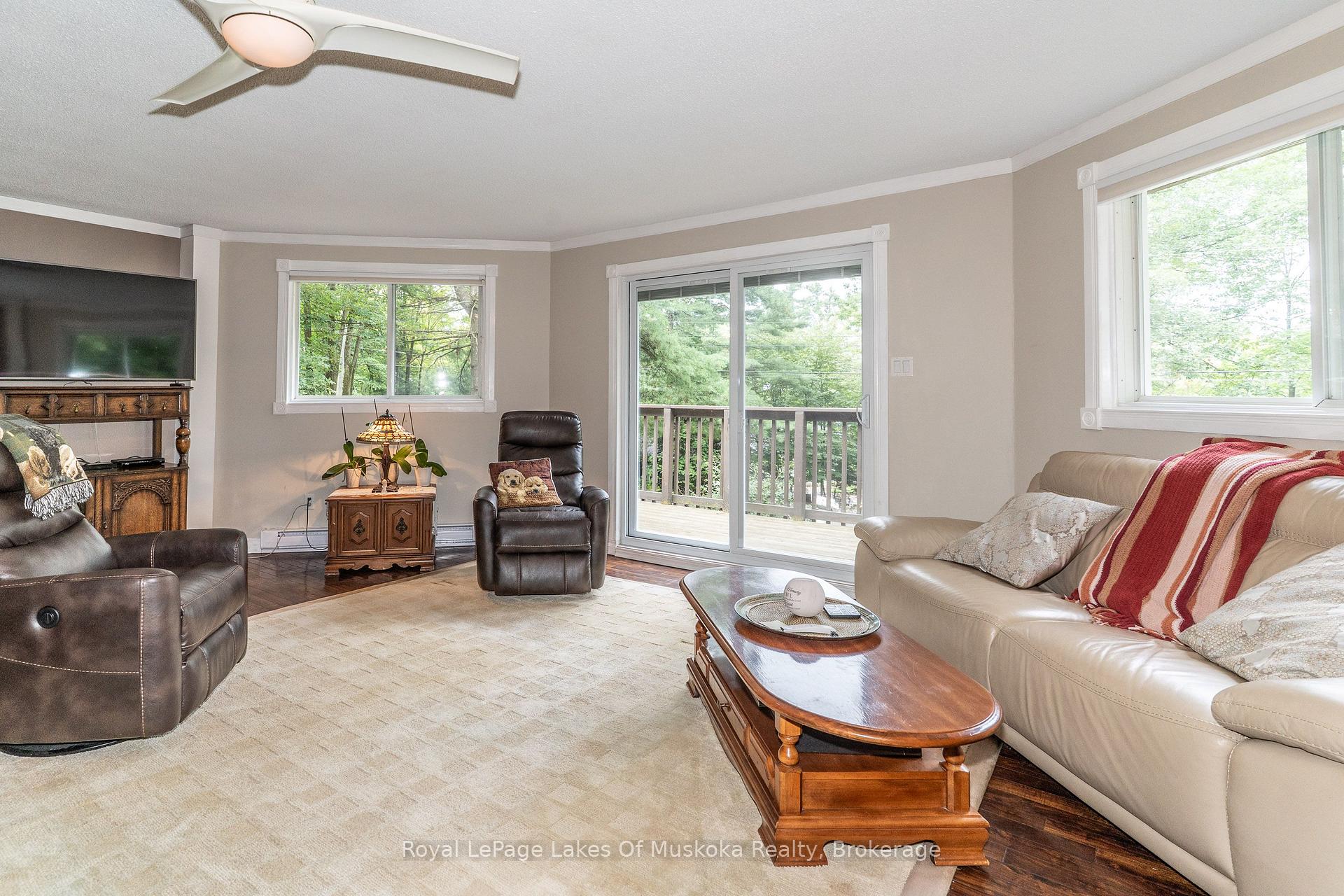 Photo 11 of 230 Lakeview Avenue, Gravenhurst, Muskoka (S) — HOMEH