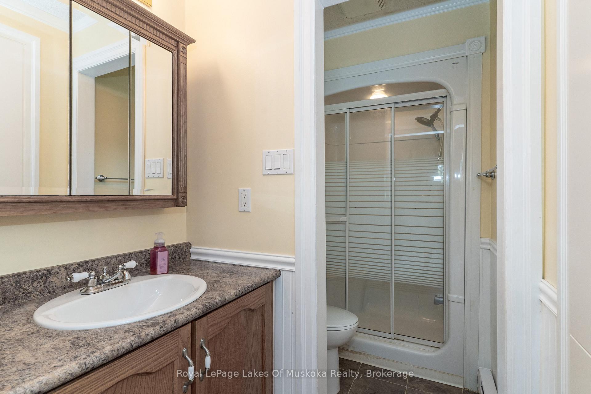 Photo 16 of 230 Lakeview Avenue, Gravenhurst, Muskoka (S) — HOMEH