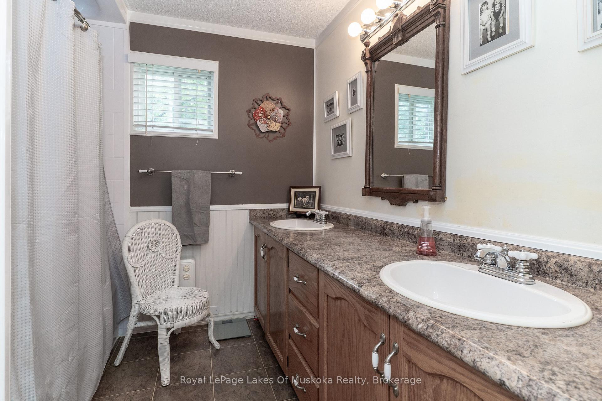 Photo 18 of 230 Lakeview Avenue, Gravenhurst, Muskoka (S) — HOMEH