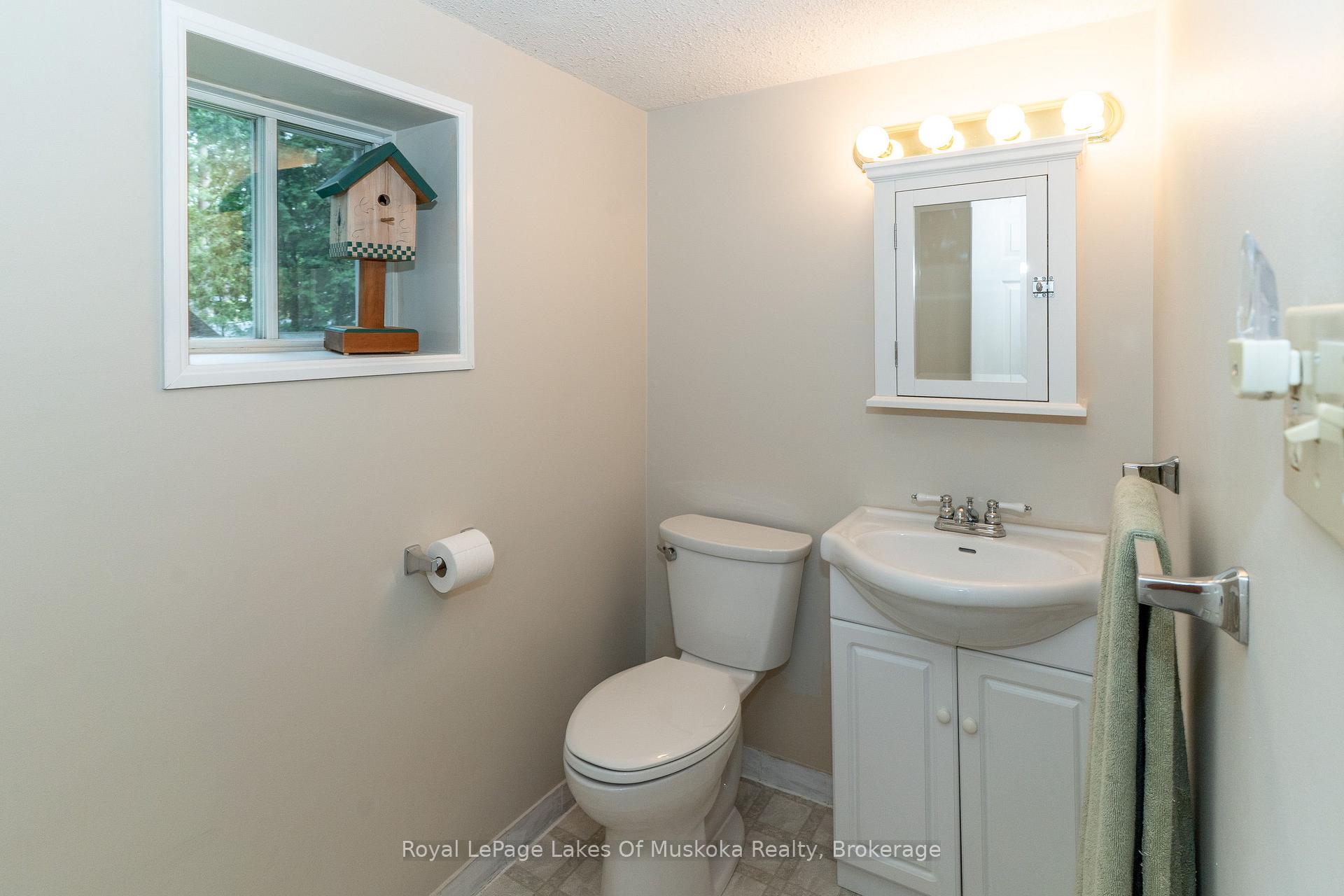 Photo 26 of 230 Lakeview Avenue, Gravenhurst, Muskoka (S) — HOMEH